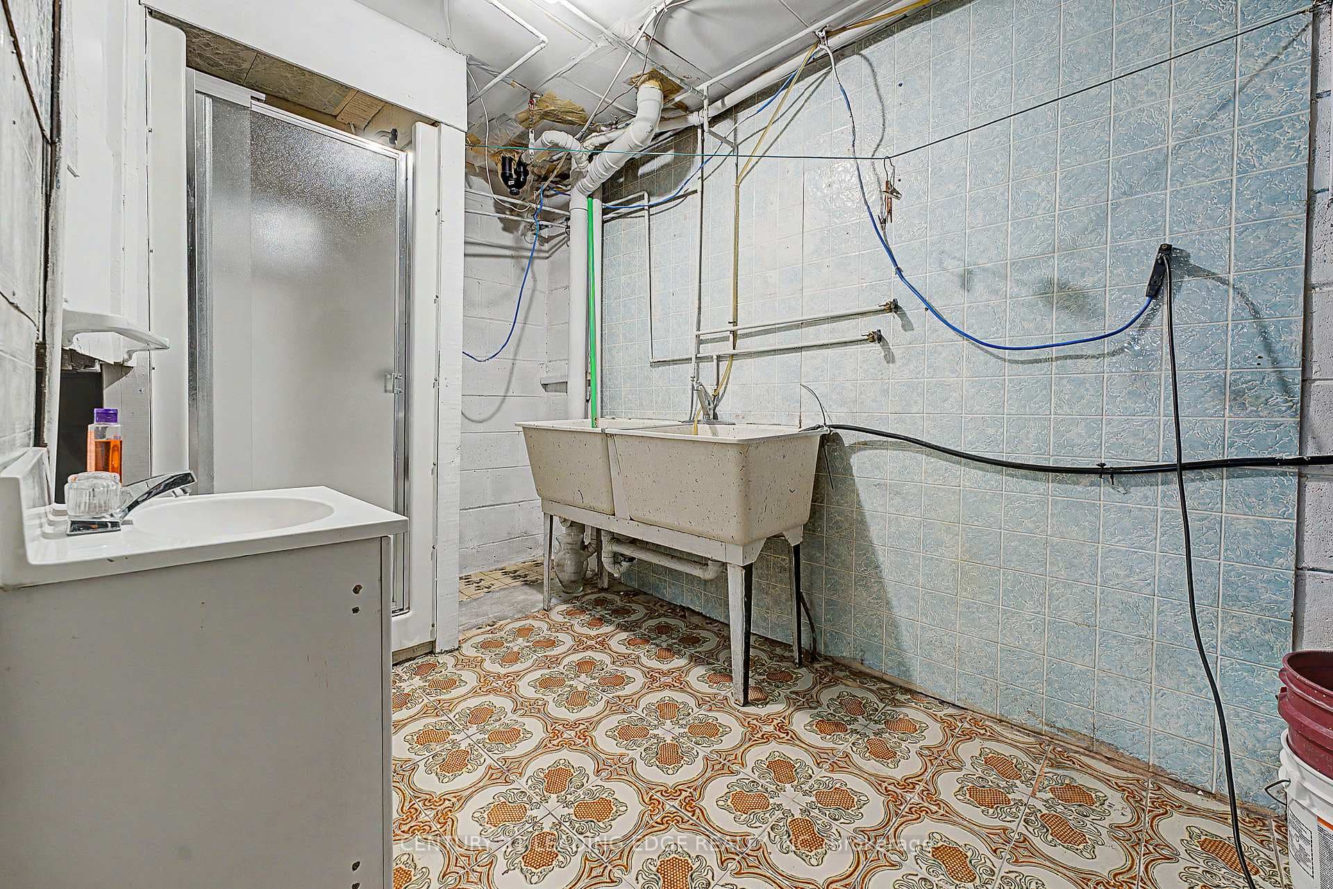 LAUNDRY AREA WITH 3 PCE WASHROOM