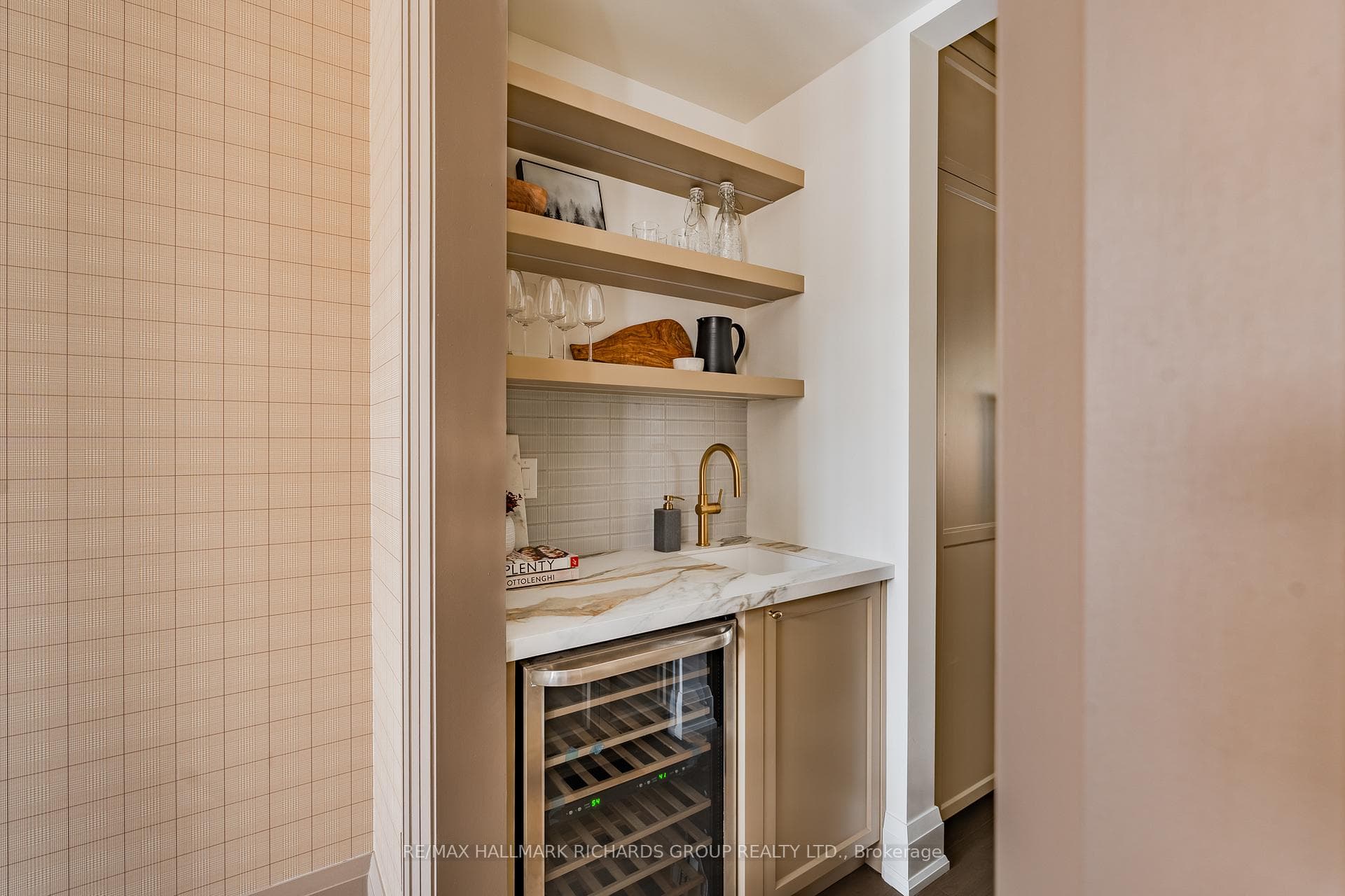 42A Elmer Avenue photo 6