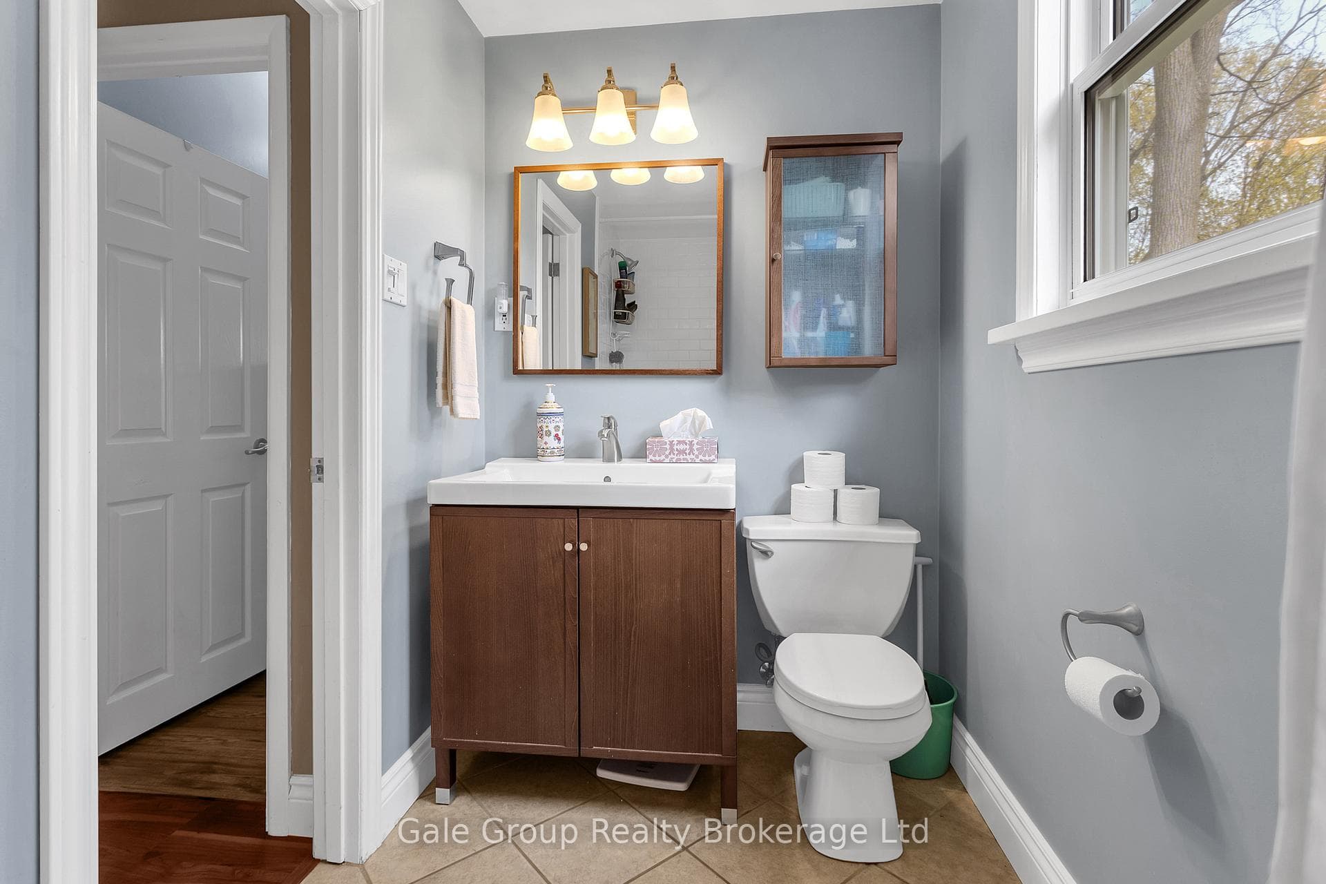 Upper Bathroom