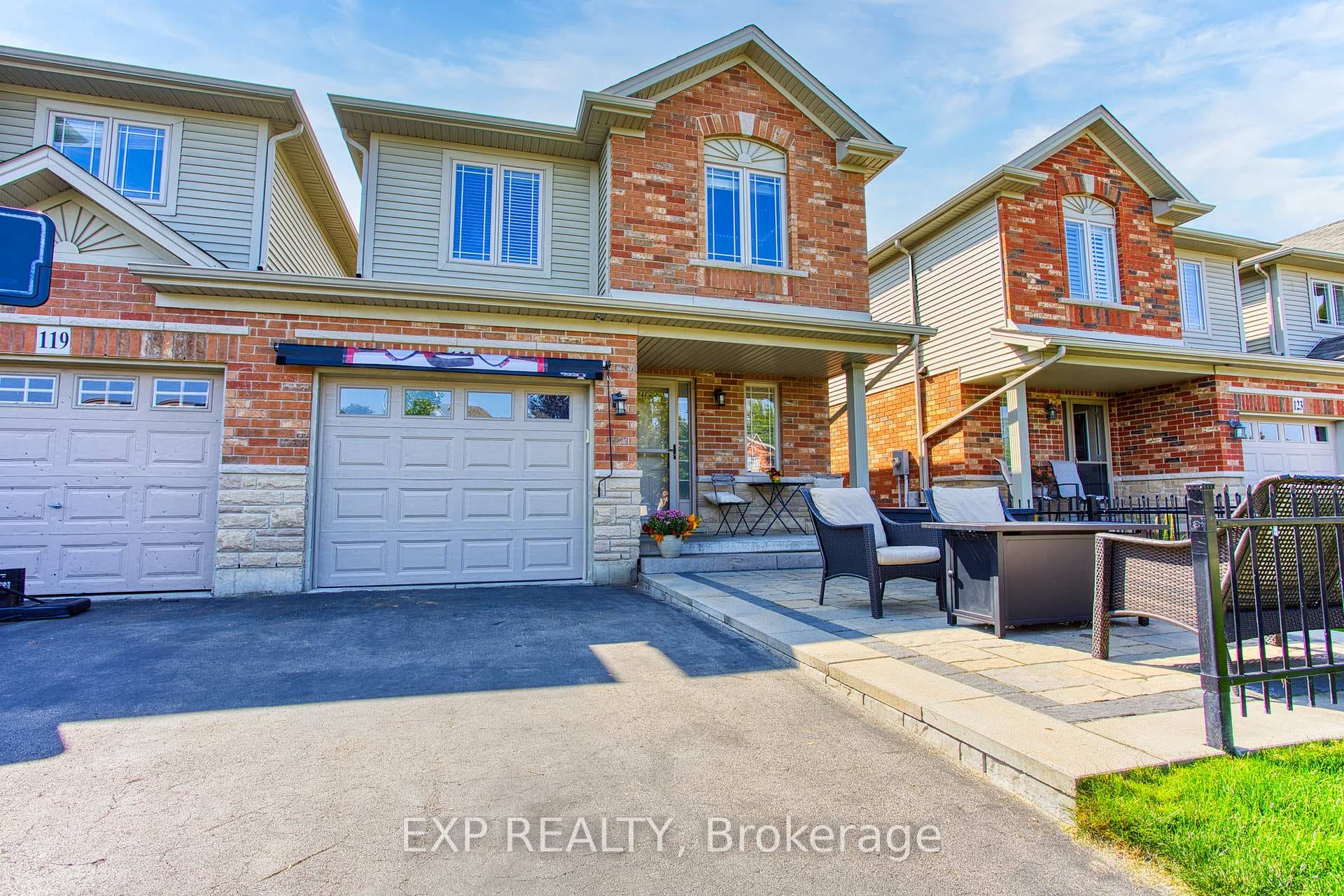121 Sumner Crescent photo 1