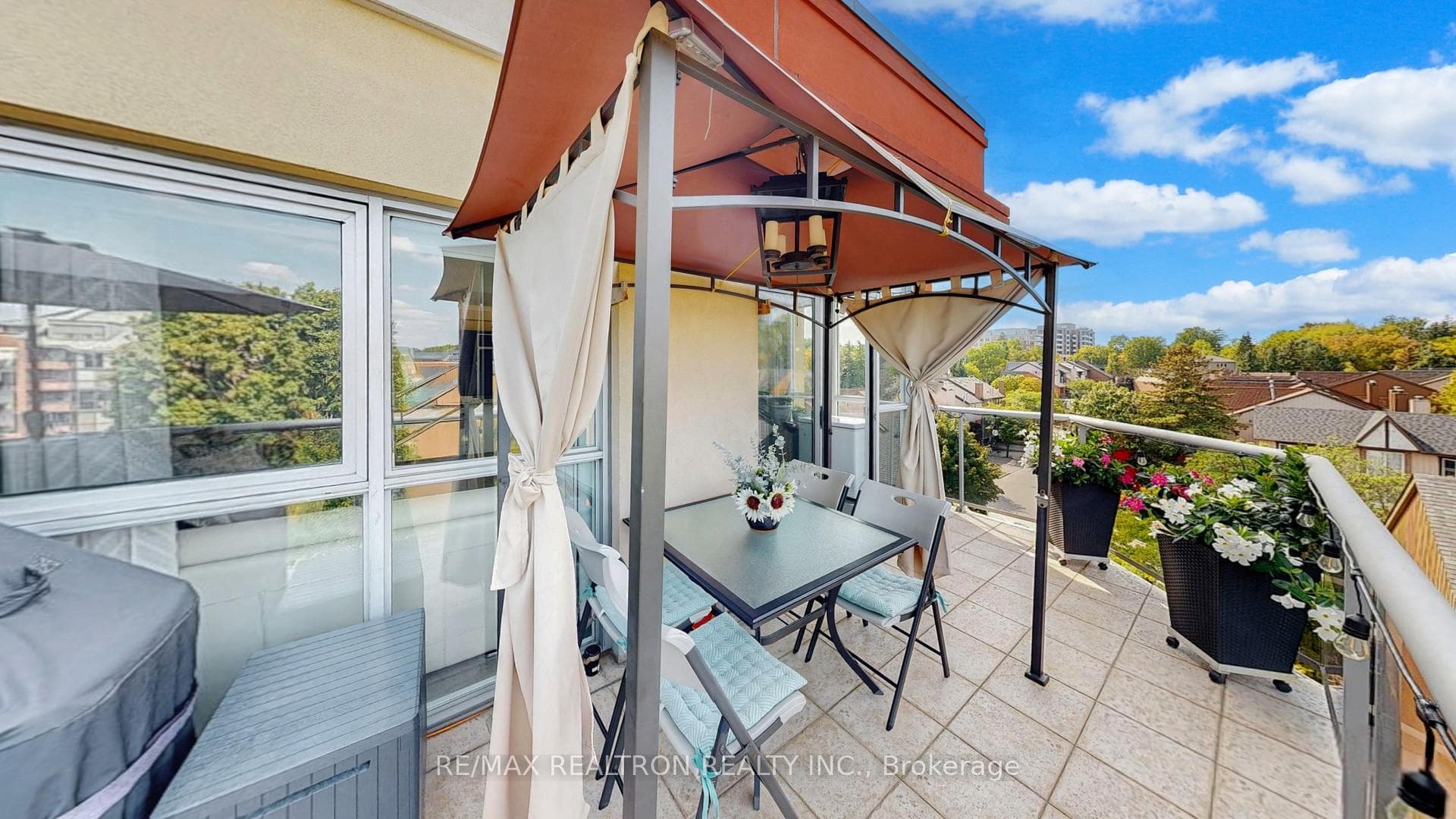 Gazebo for 4 ppl in Balcony