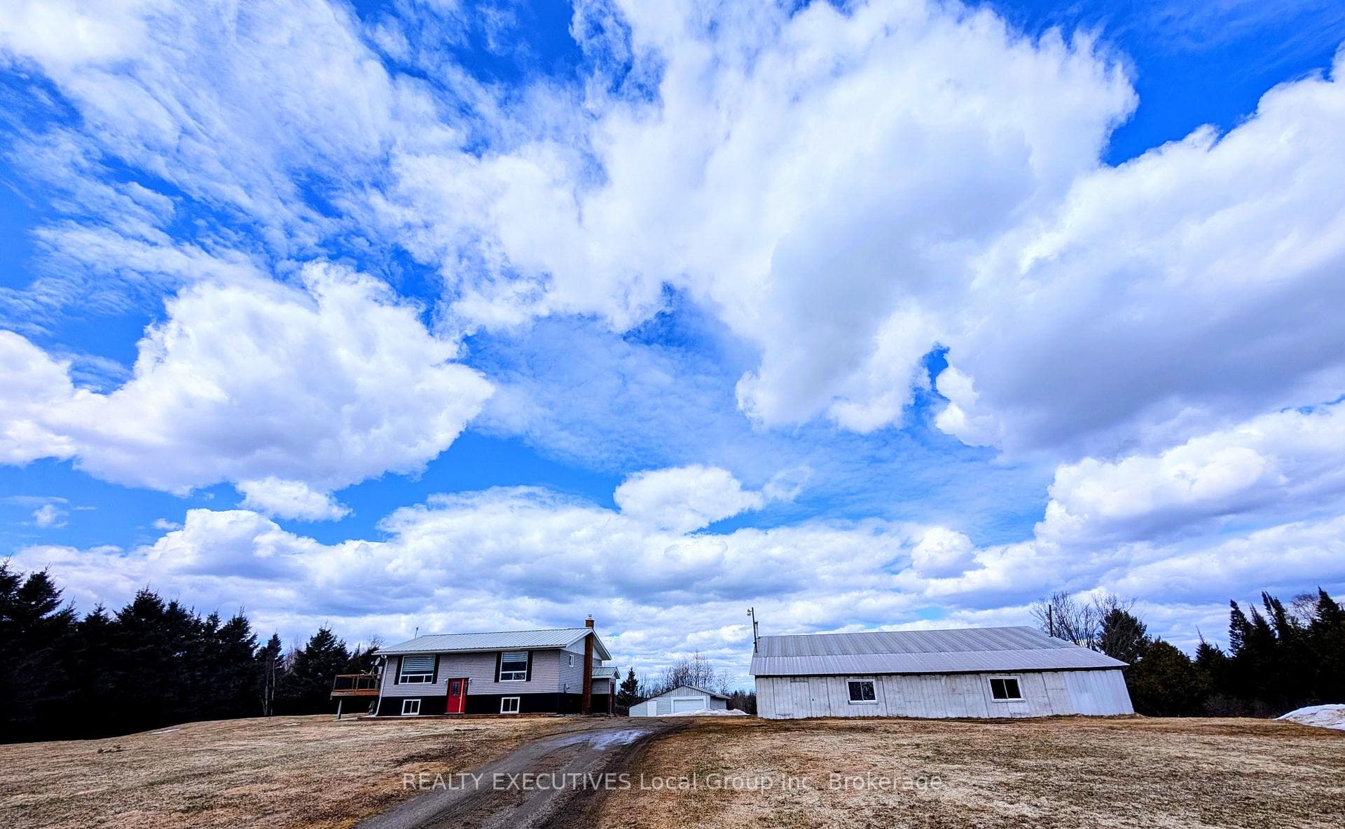 2185 Papineau Road photo 48