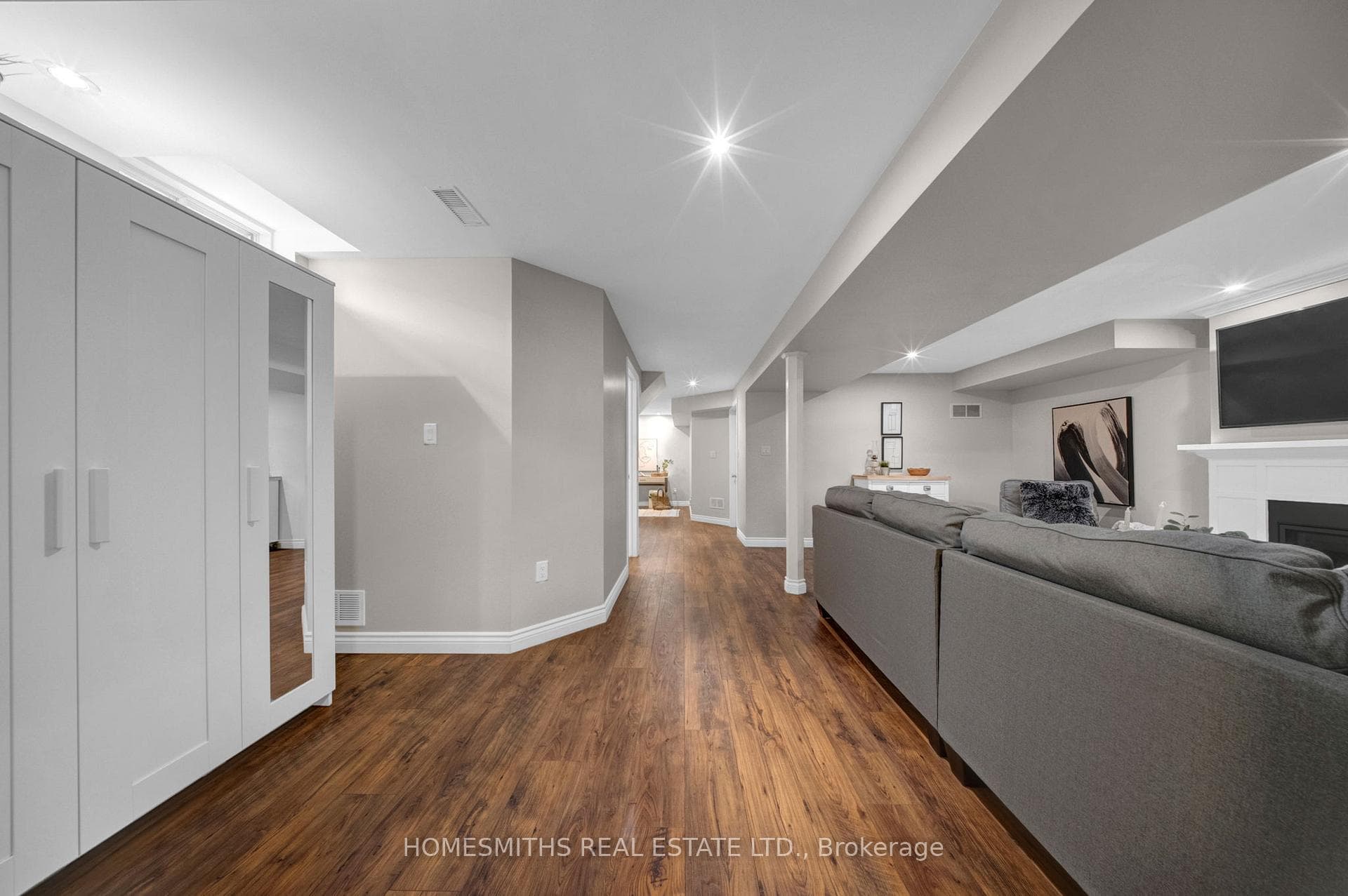 147 Sleeman Square photo 26