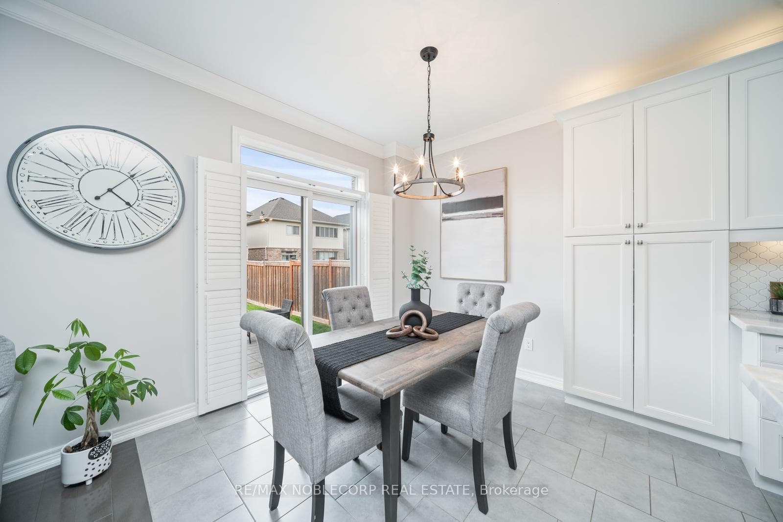 73 Sharpe Crescent photo 12