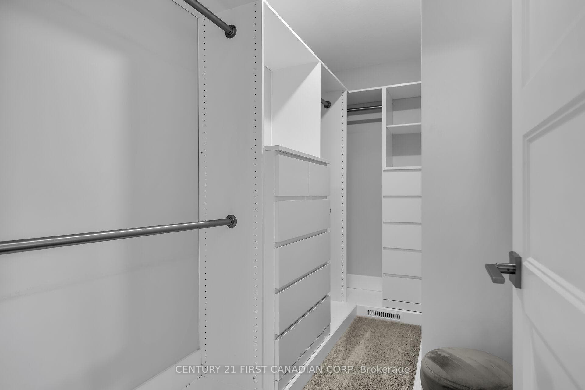 1576 Dylan Street photo 21