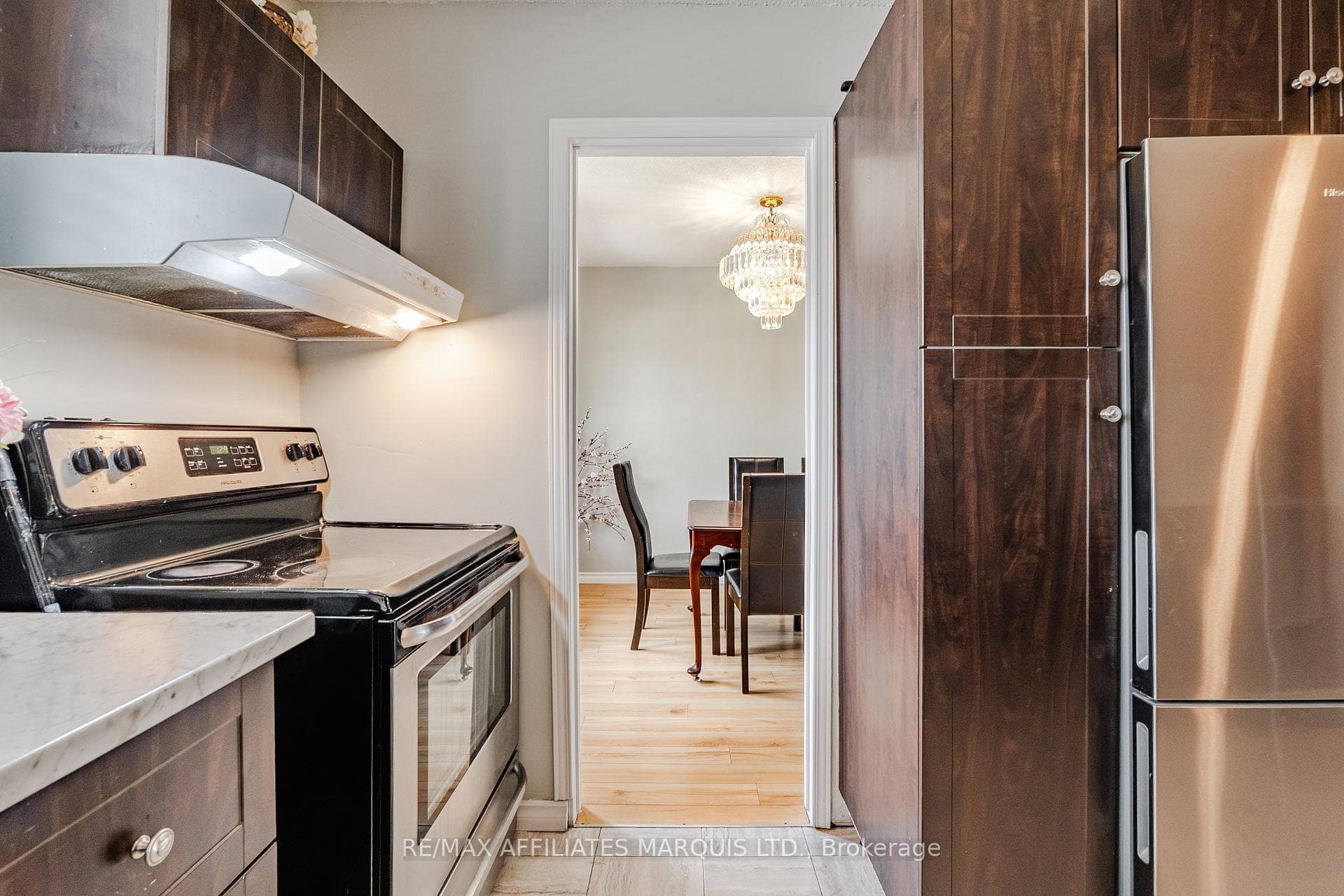 812 Glengarry Boulevard photo 16