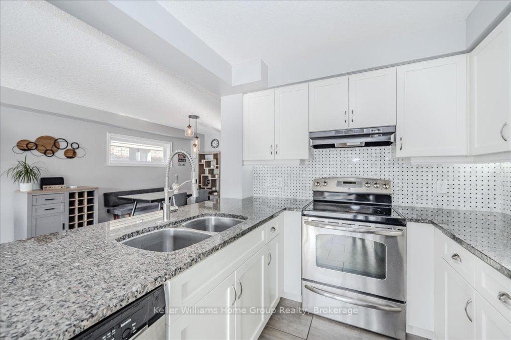 202 Couling Crescent photo 16