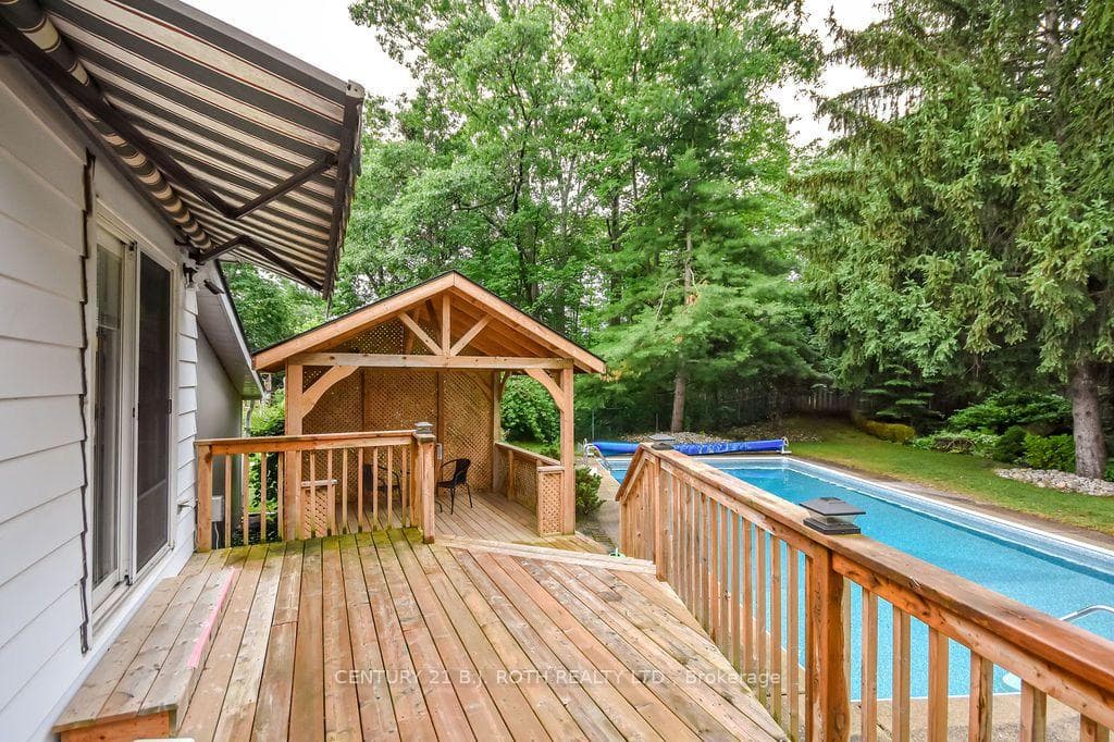 1037 Glen Eagles Crescent photo 46