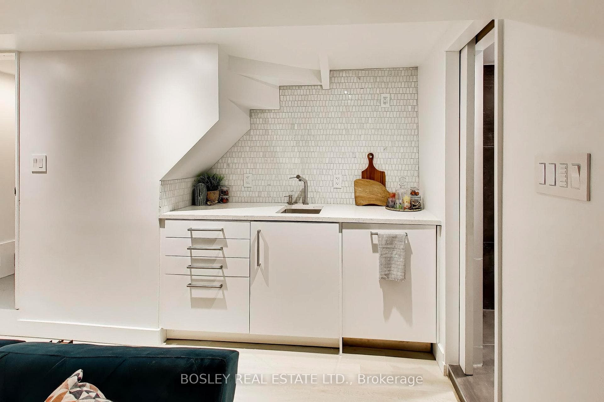 16 St Clarens Avenue photo 33