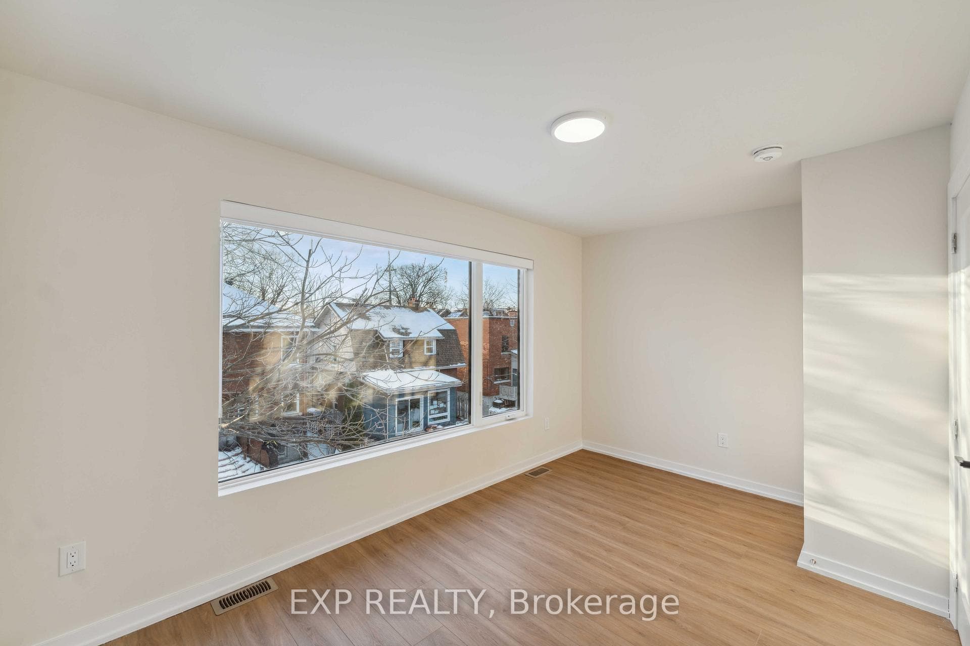 158 SUNNYSIDE Avenue photo 19
