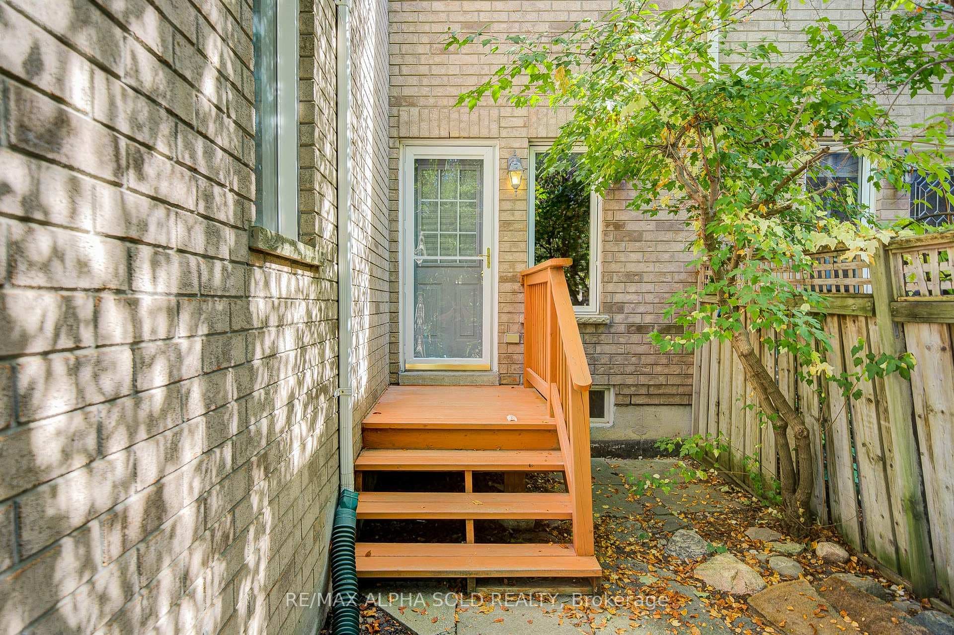 8 Forestwood Street photo 44