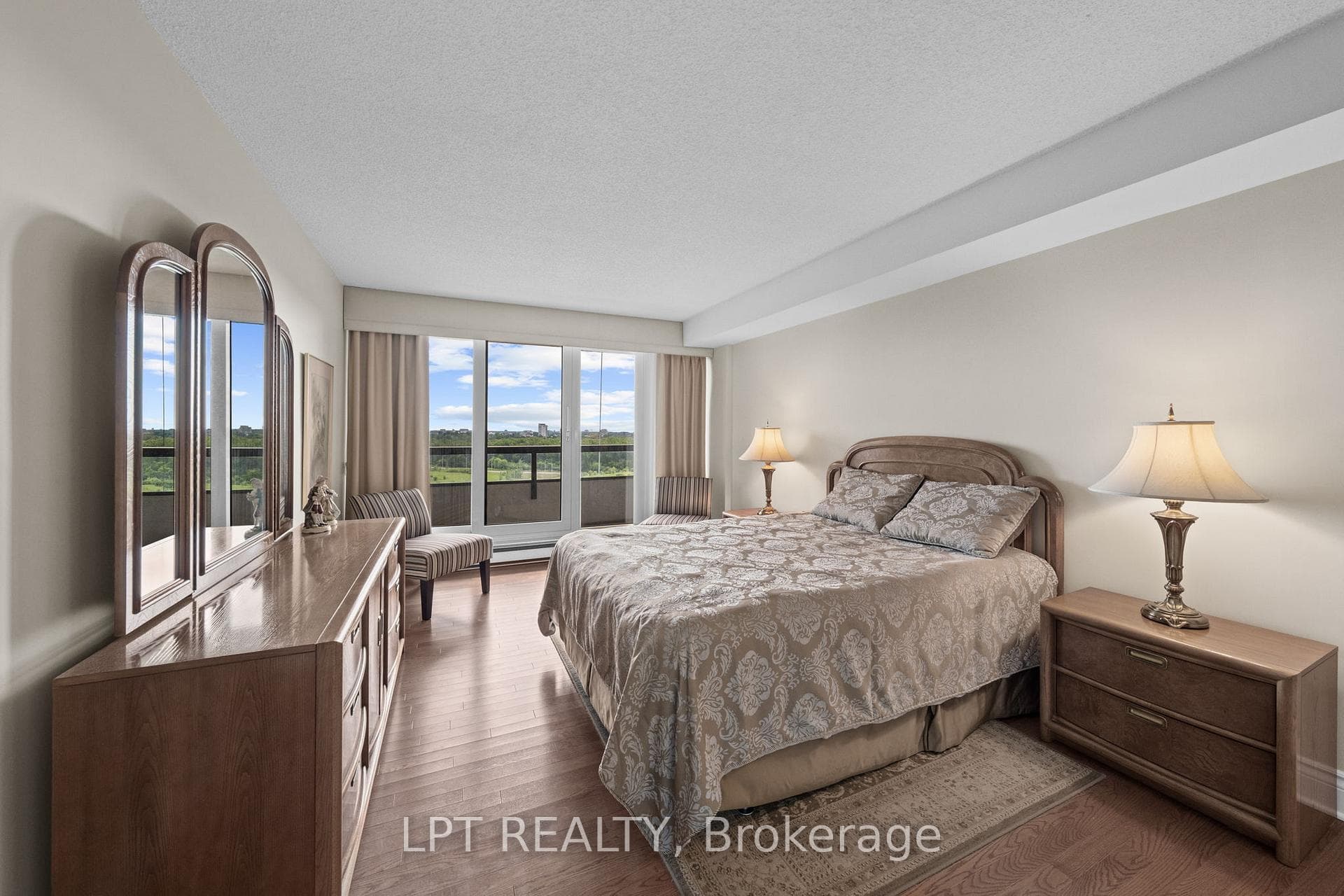 1510 Riverside Drive Unit 1505 photo 23