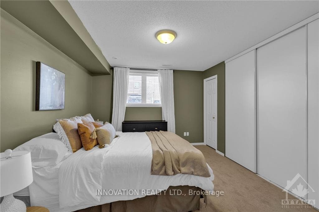 840 LONGFIELDS Drive photo 15