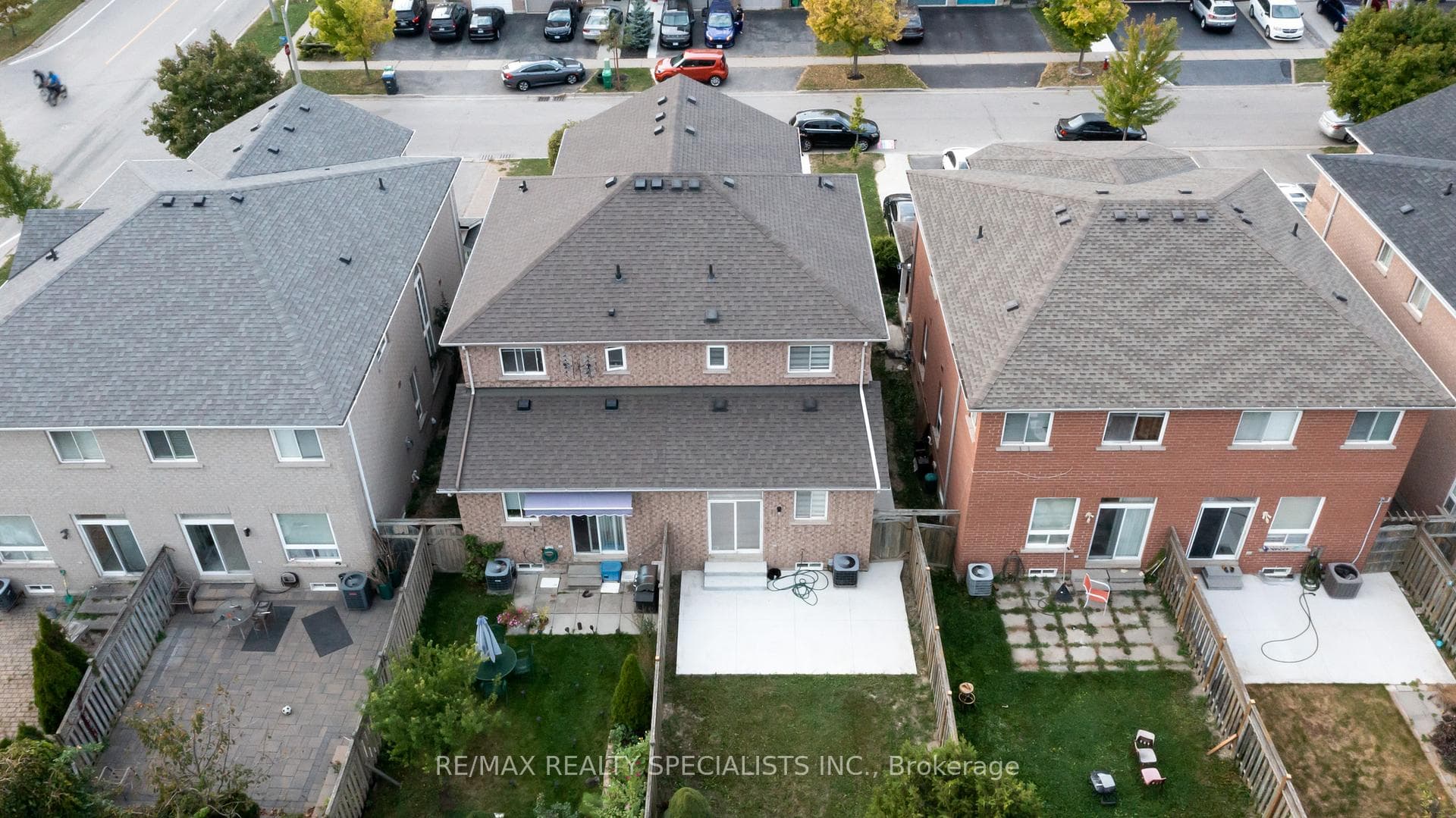 943 Khan Crescent photo 24