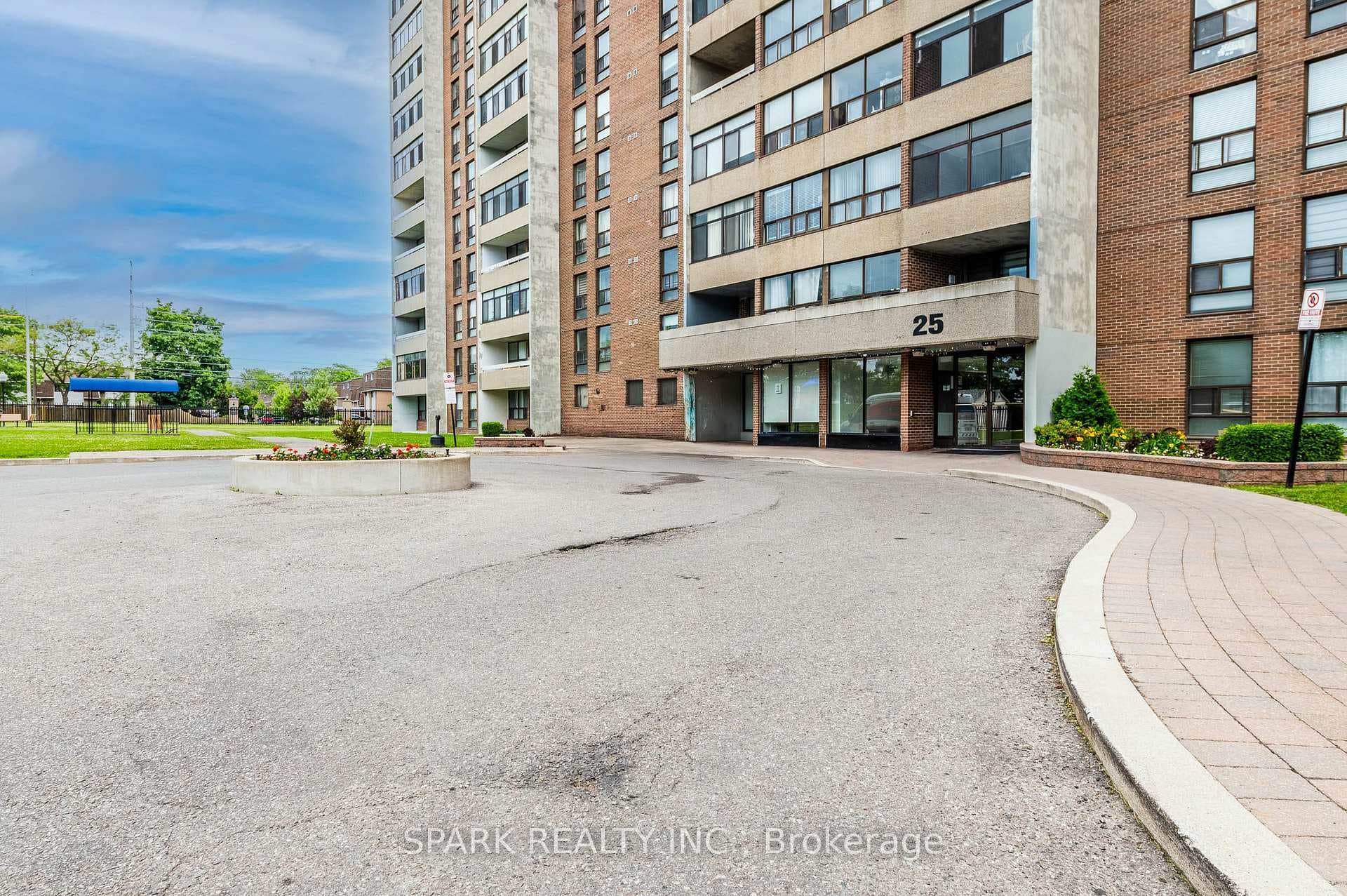 25 Kensington Road Unit 1102 photo 3