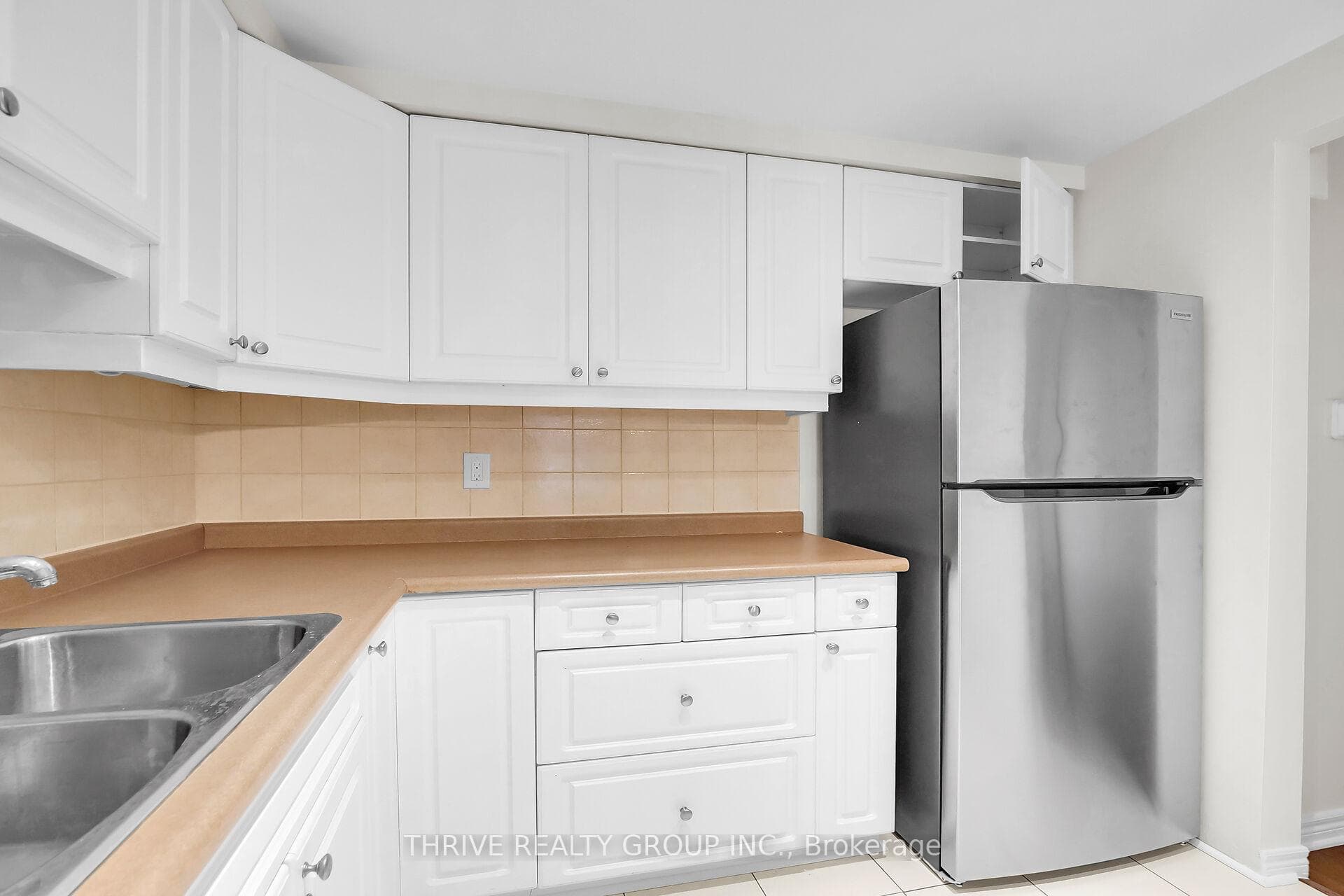 470 Wilkins Street photo 12