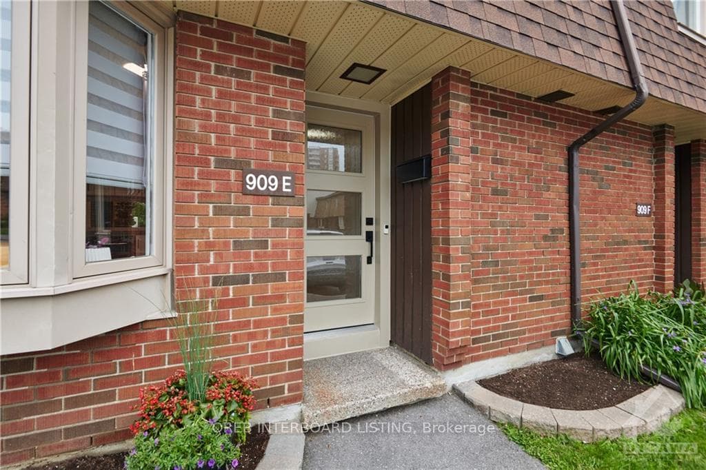 909E ELMSMERE Drive Unit E photo 2