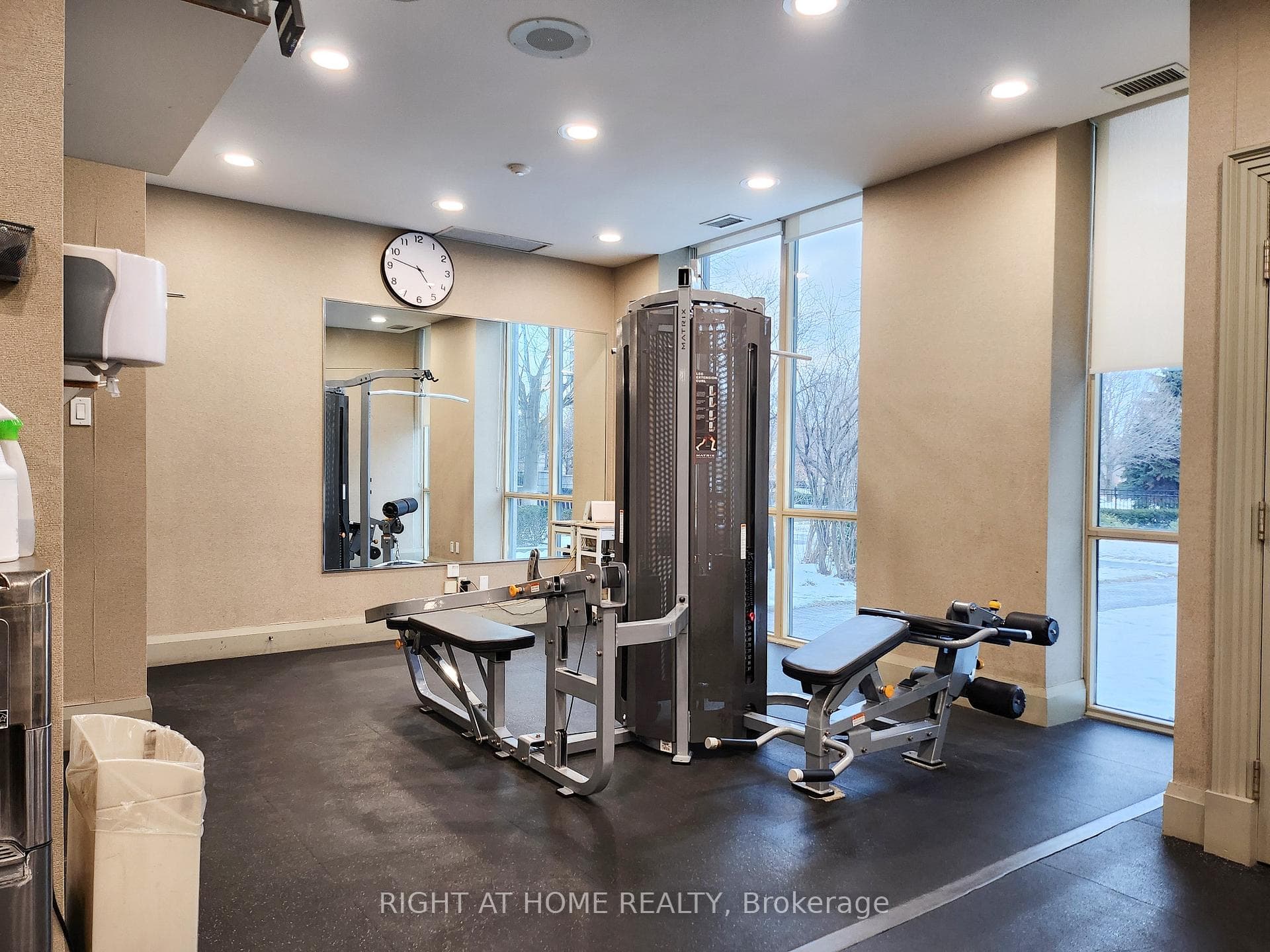 28 Harrison Garden Boulevard Unit 1706 photo 16