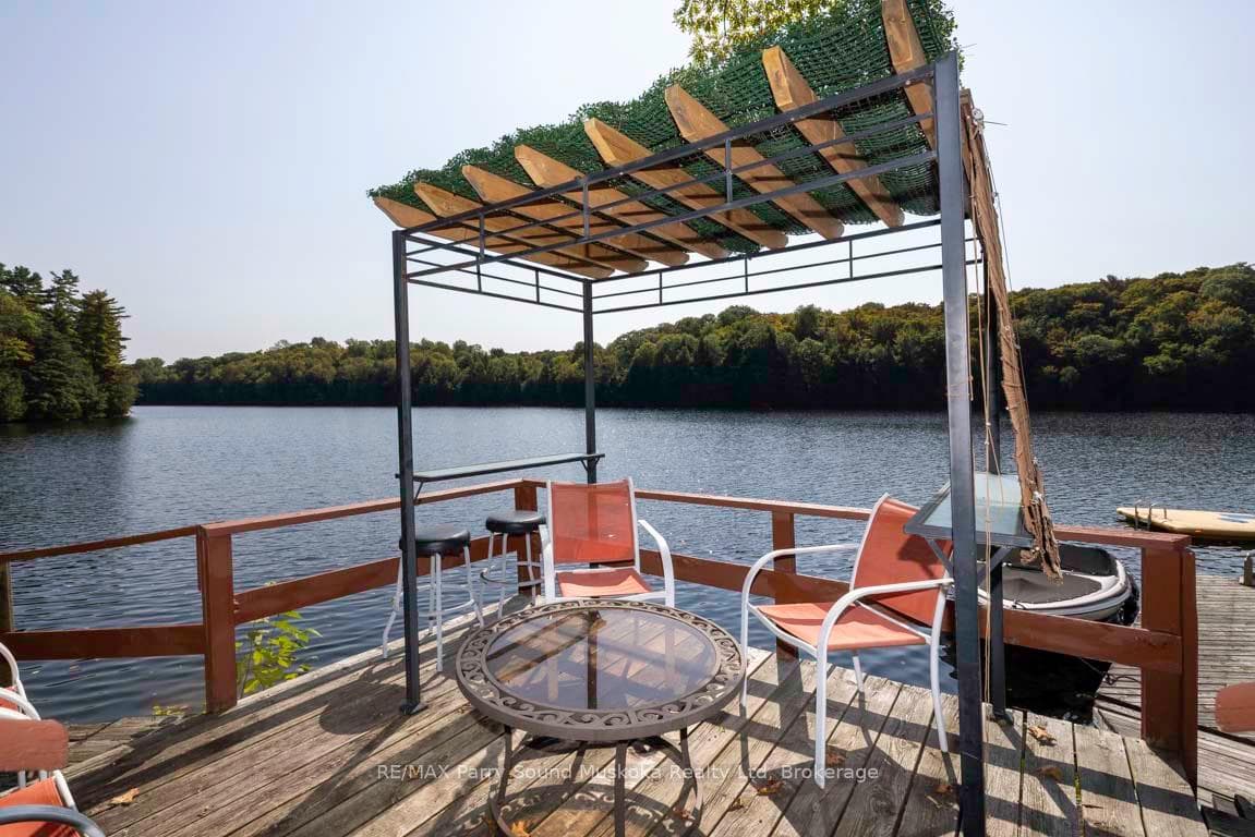 Lakeside sun/shade deck