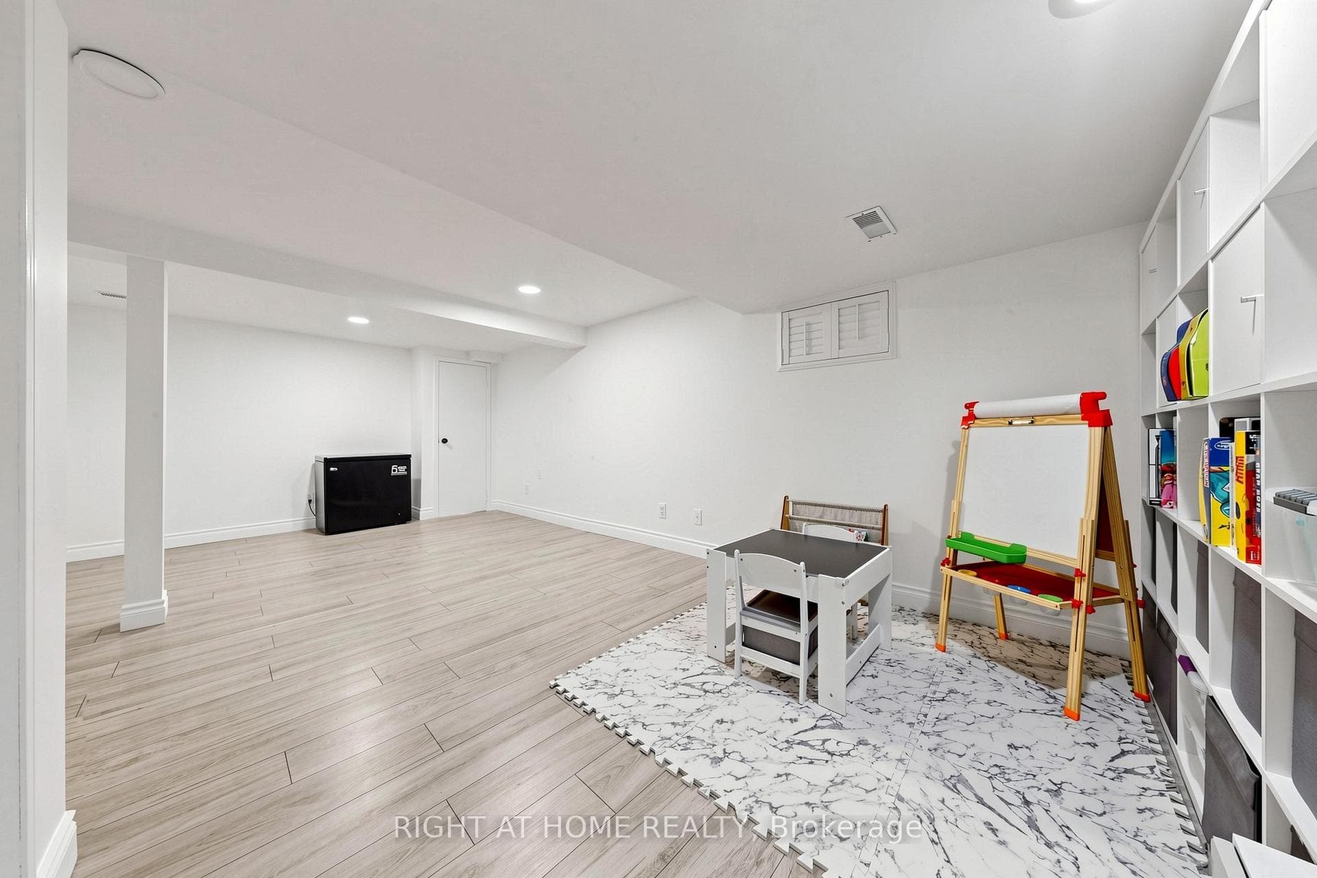 80 Lillooet Crescent photo 34
