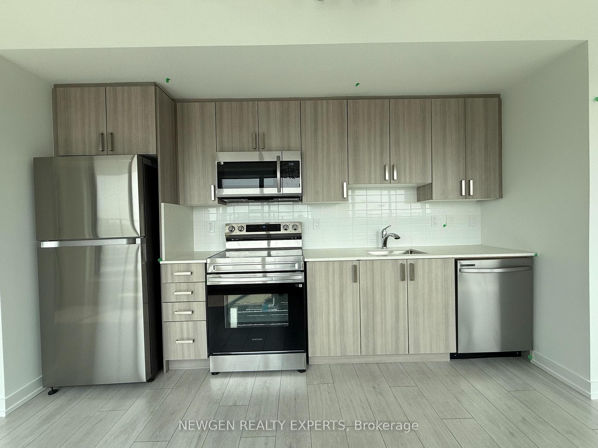 556 Marlee Avenue Unit 912 photo 4