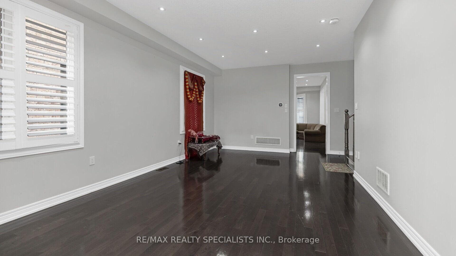 132 Allegro Drive photo 5