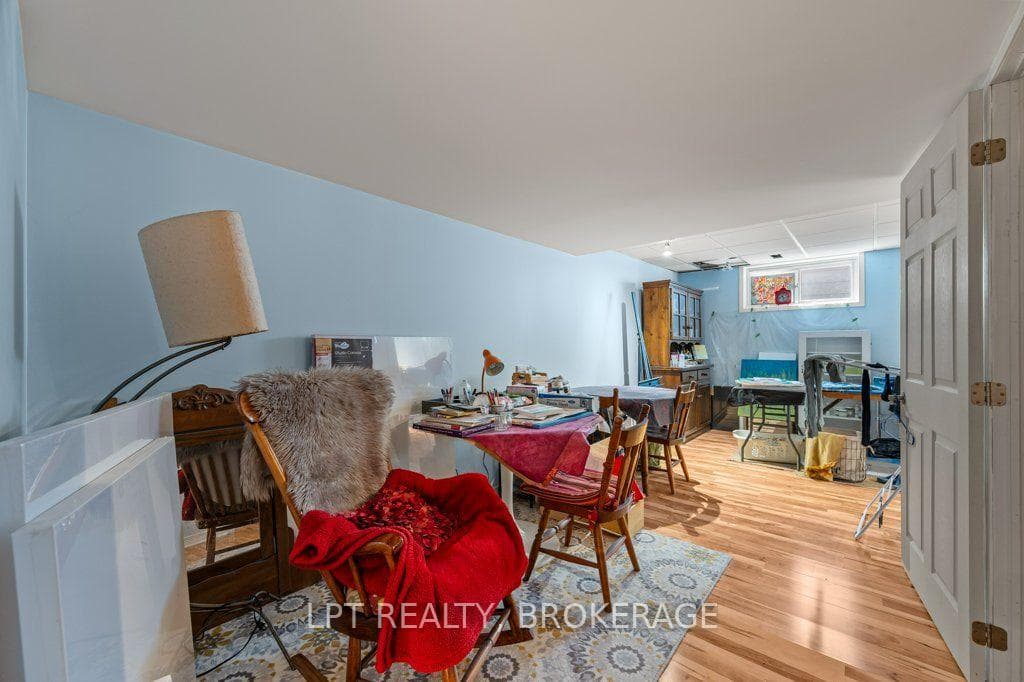 1559 Crimson Crescent photo 23