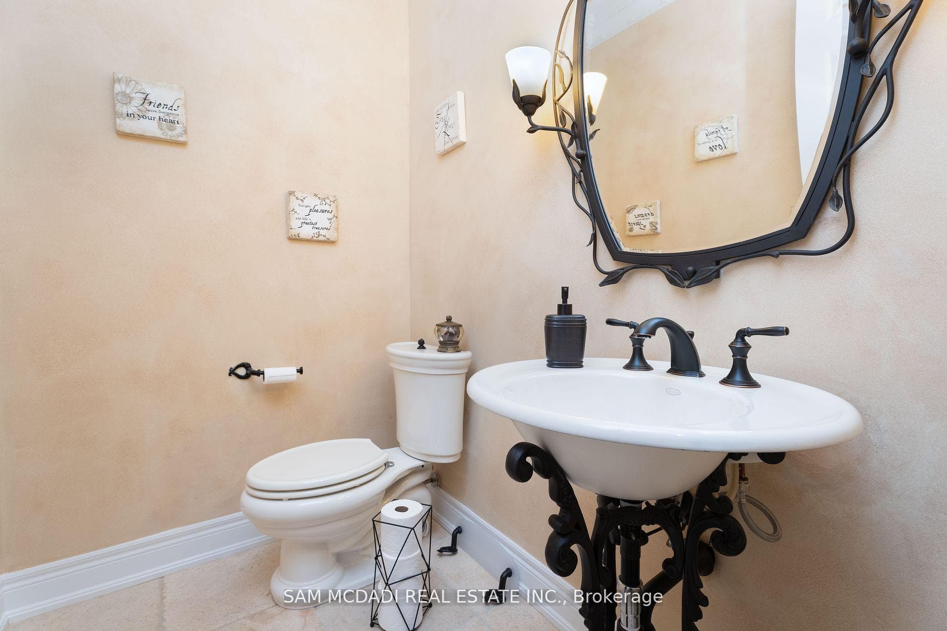 3852 Rosanna Drive photo 5
