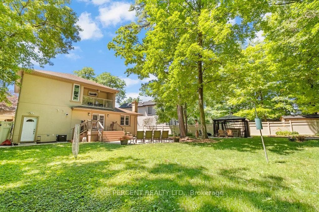 583 Stephens Crescent photo 40