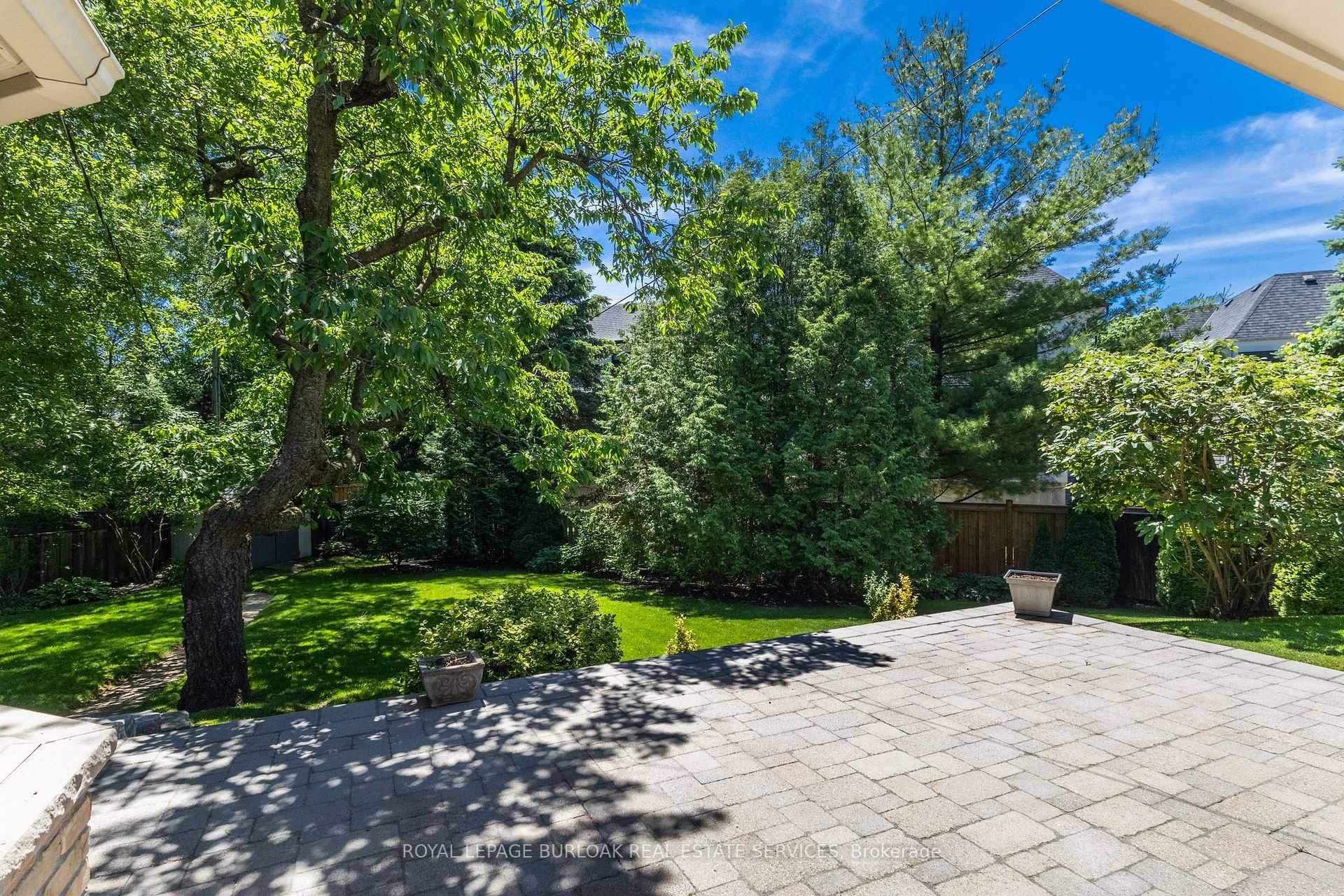304 Oakwood Court photo 37