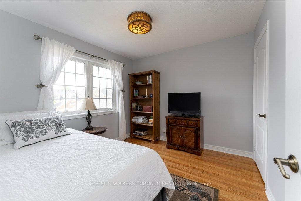 Bedroom 4 with Furniture