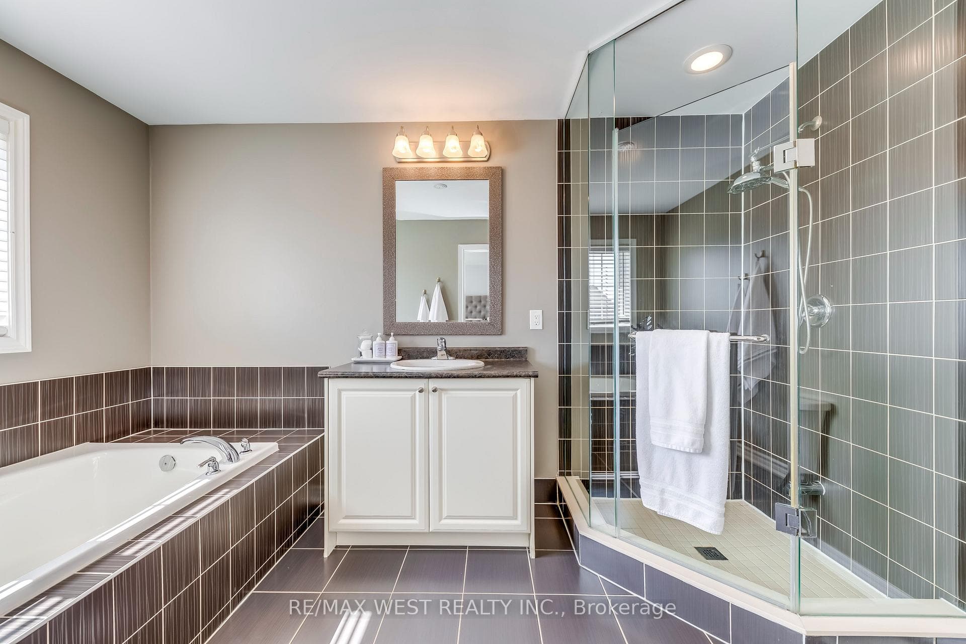 606 Nairn Circle photo 21
