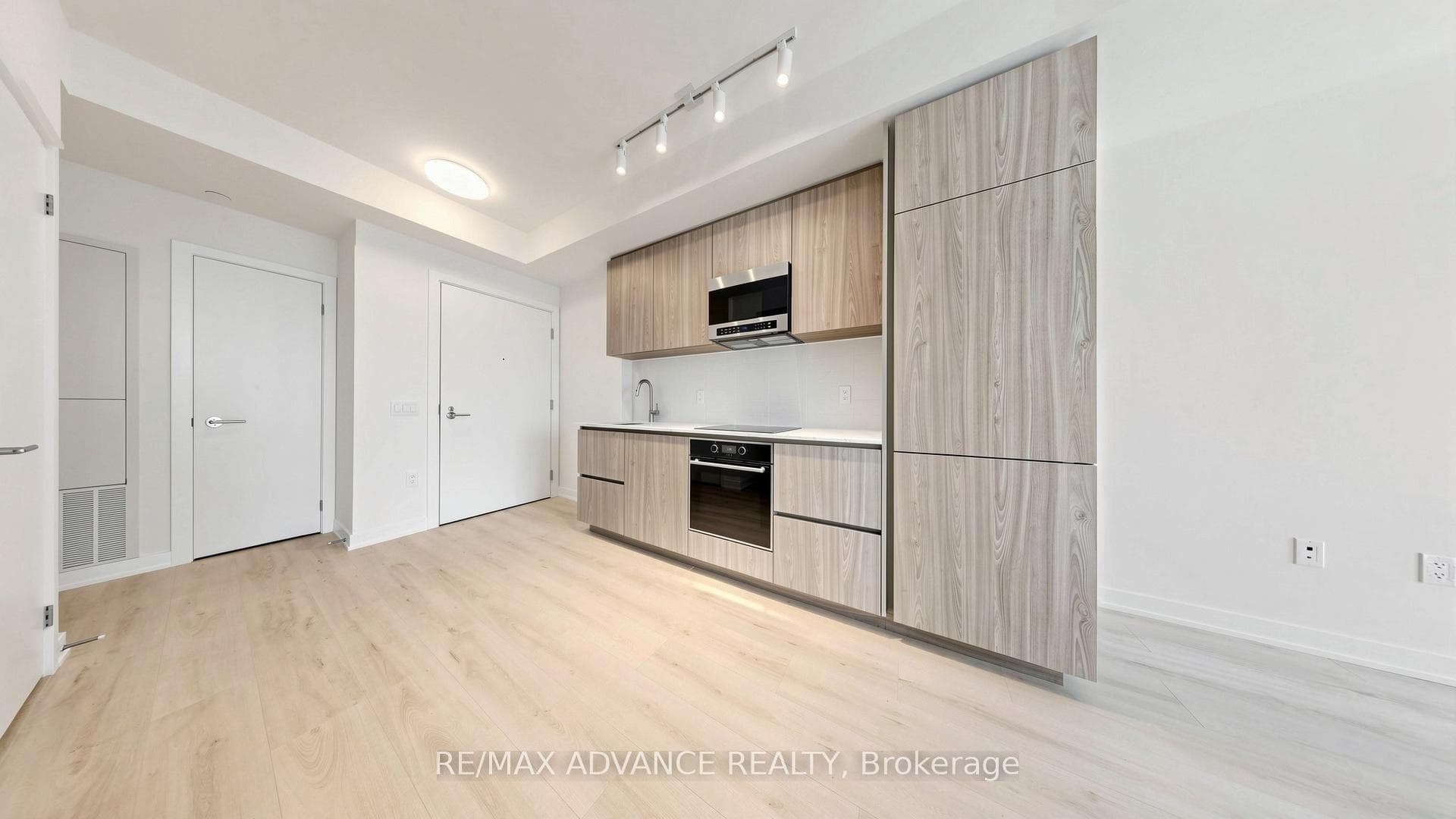 110 Broadway Avenue Unit 3013 photo 9