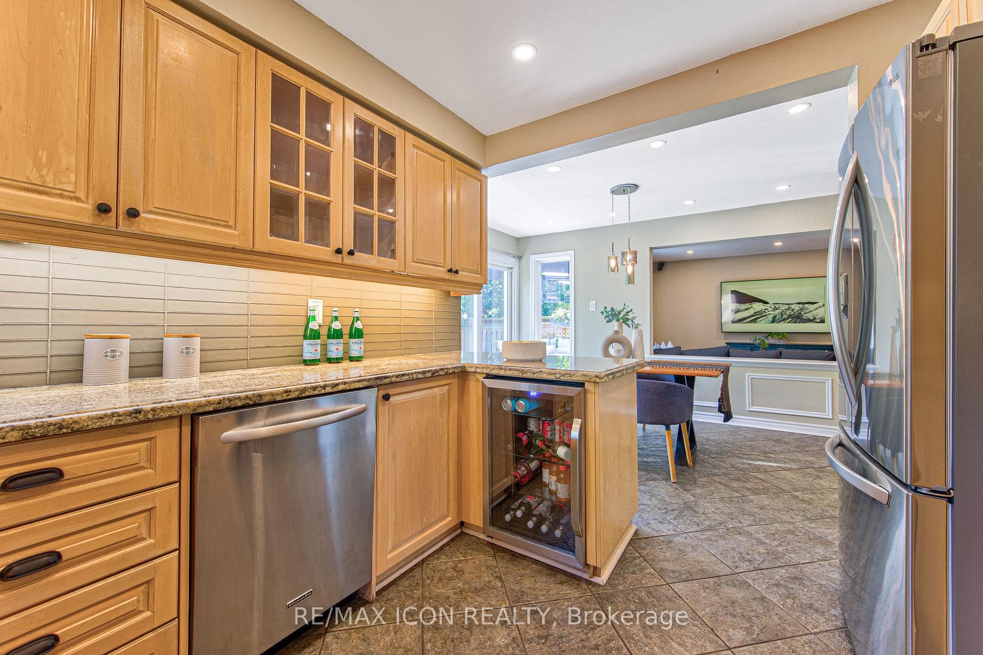 15 Hall Crescent photo 9