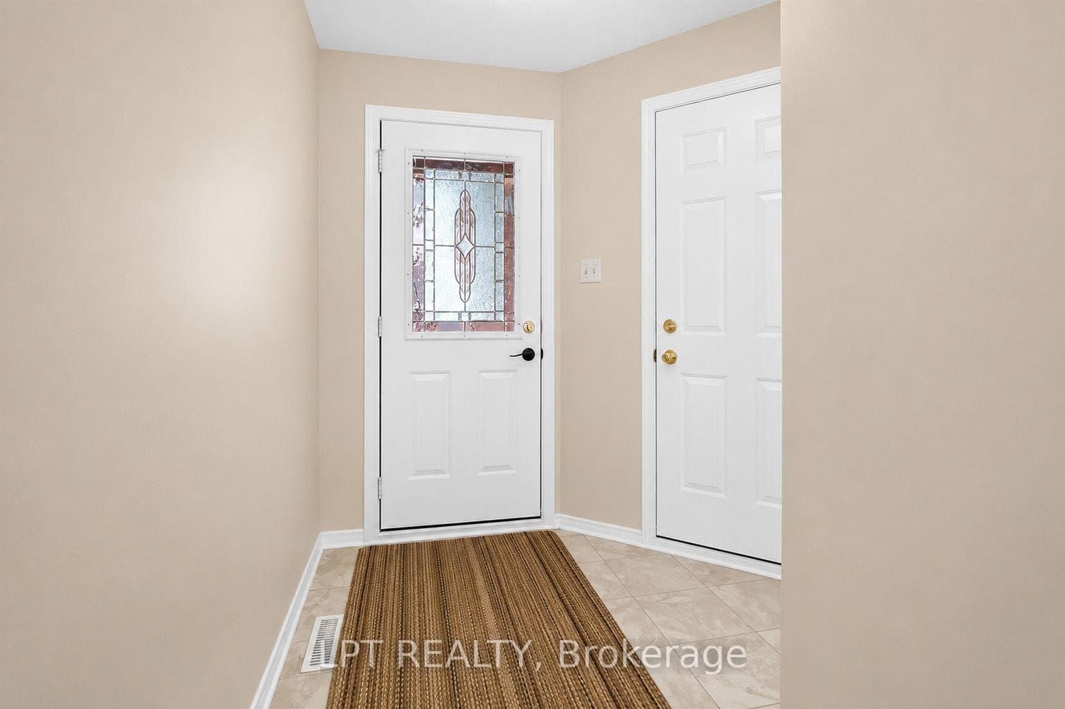 84 Newborough Crescent photo 3