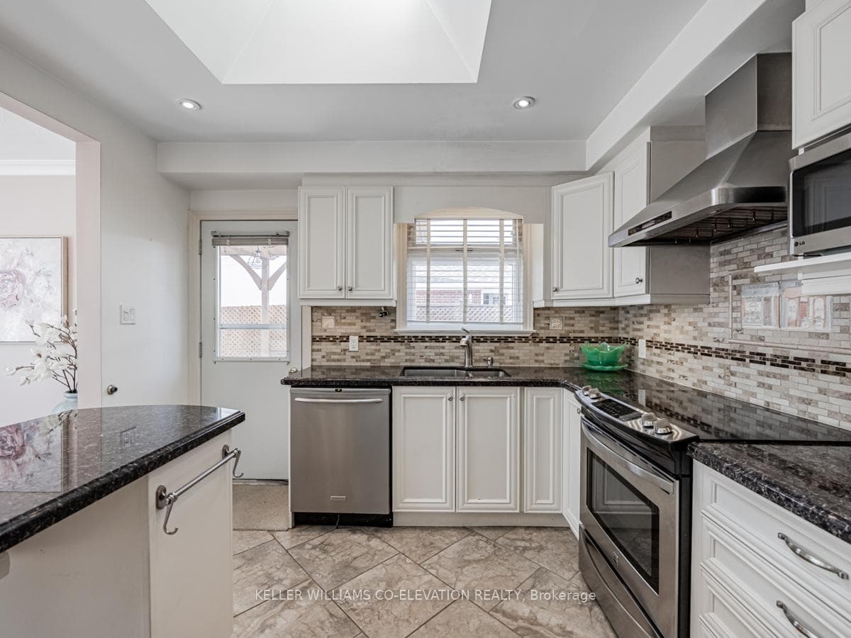 18 Barwell Crescent photo 8