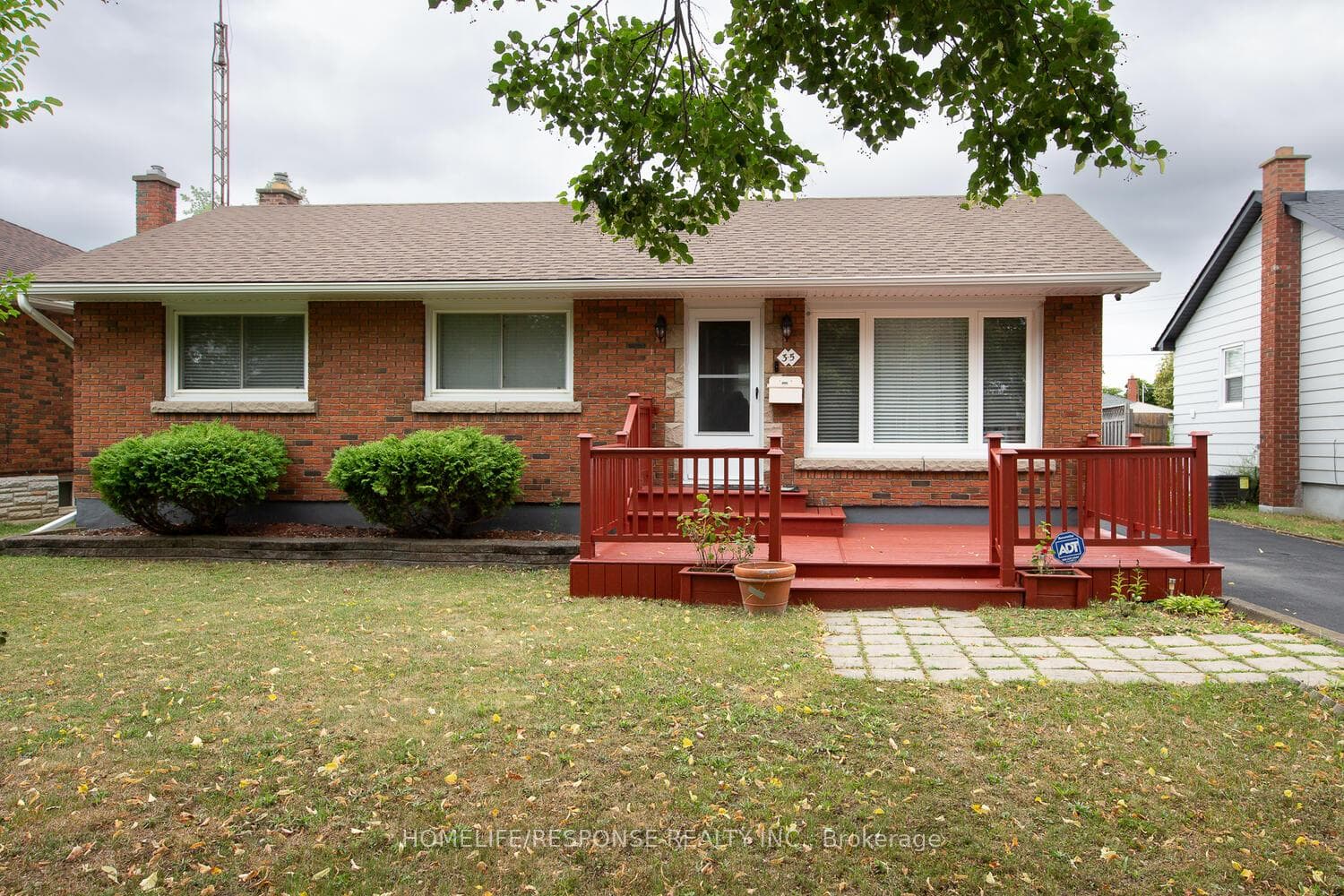 35 PARKDALE Drive photo 1