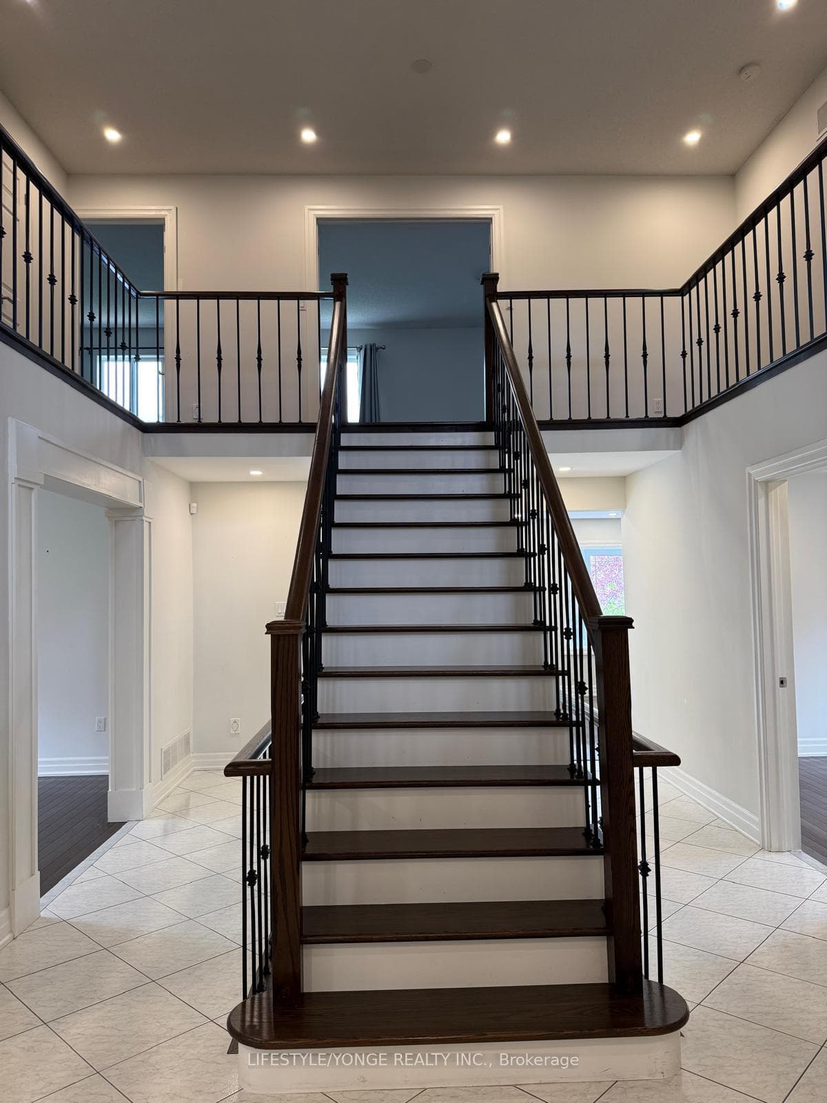 62 Pickett Crescent photo 4