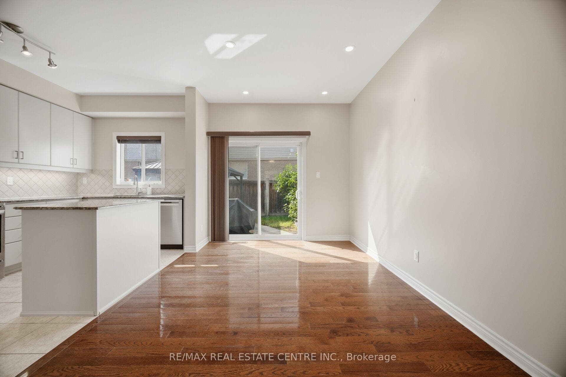 366 Hobbs Crescent photo 16