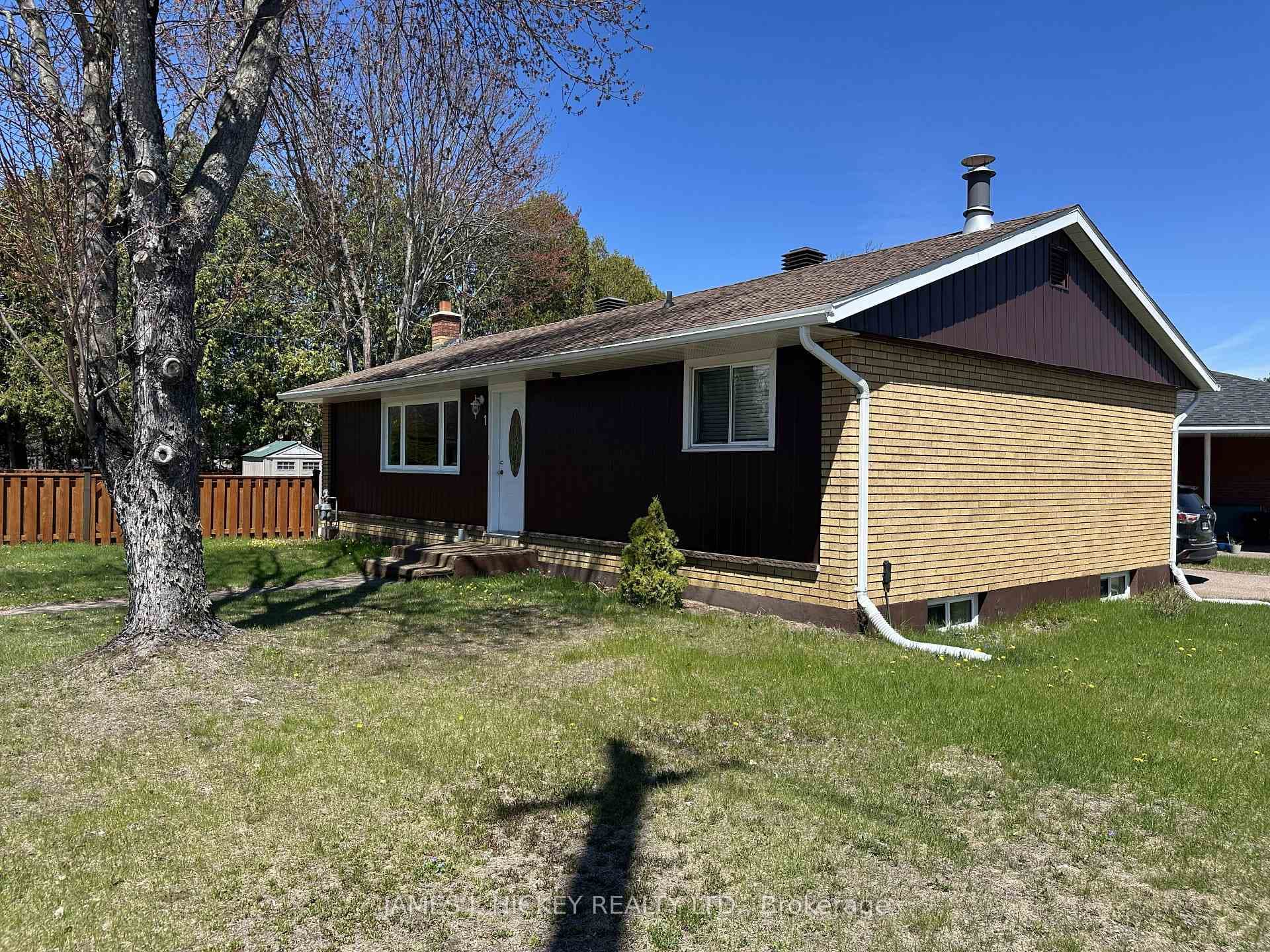 1 HIGHLAND Crescent photo 27