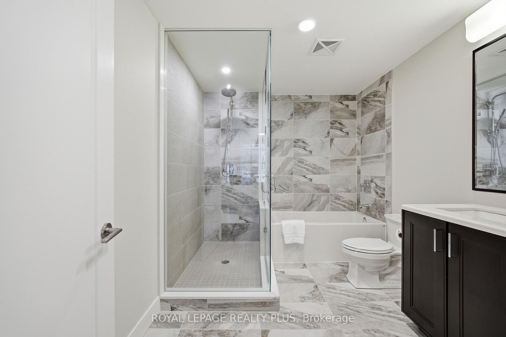 1575 Lakeshore Road Unit 117 photo 23