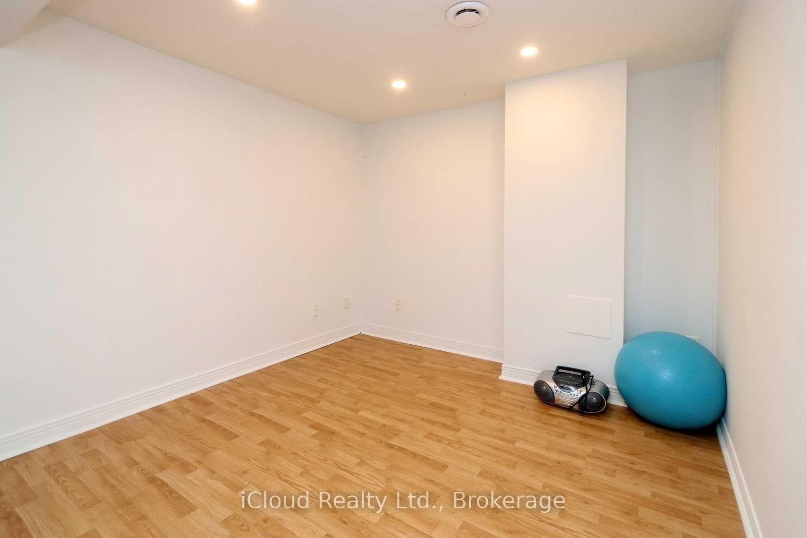 5659 Glen Erin Drive Unit 30 photo 16