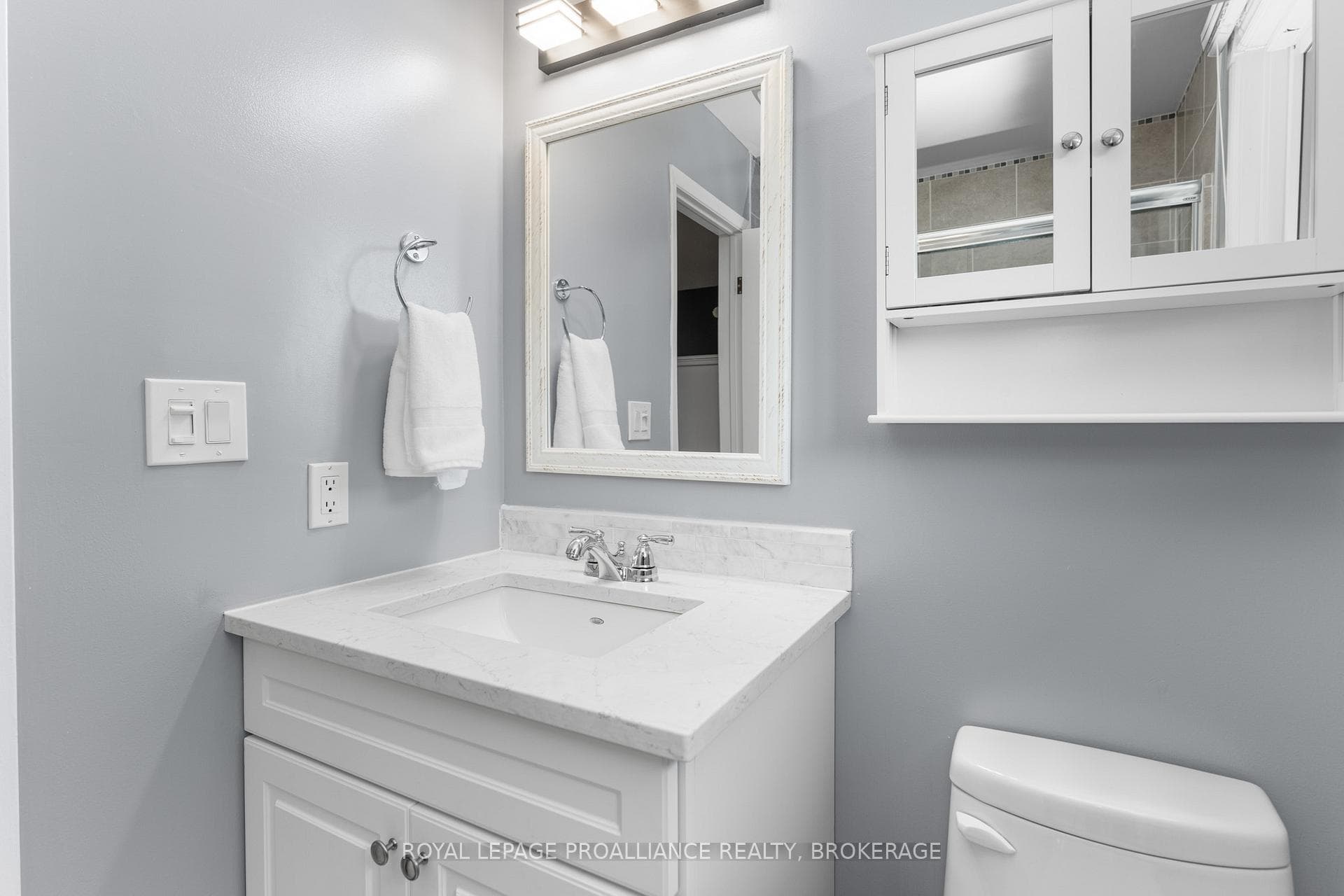 918 Edinborough Crescent photo 36