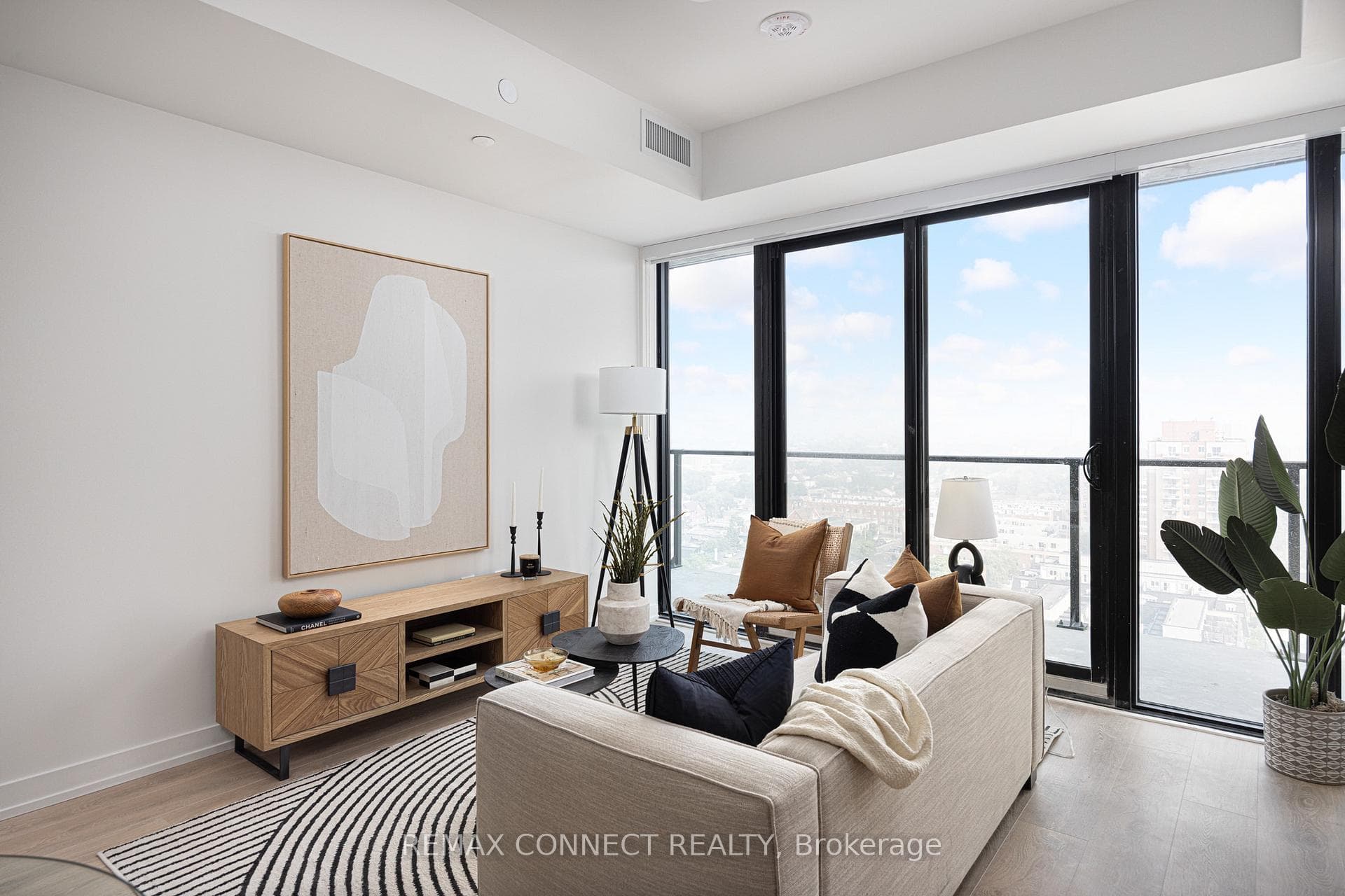 181 Sterling Road Unit 1605 photo 7