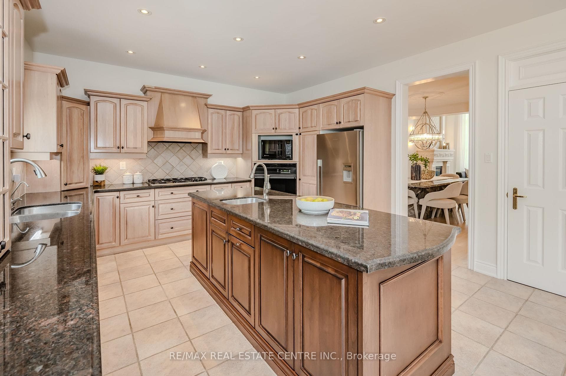 30 Shamrock Crescent photo 11