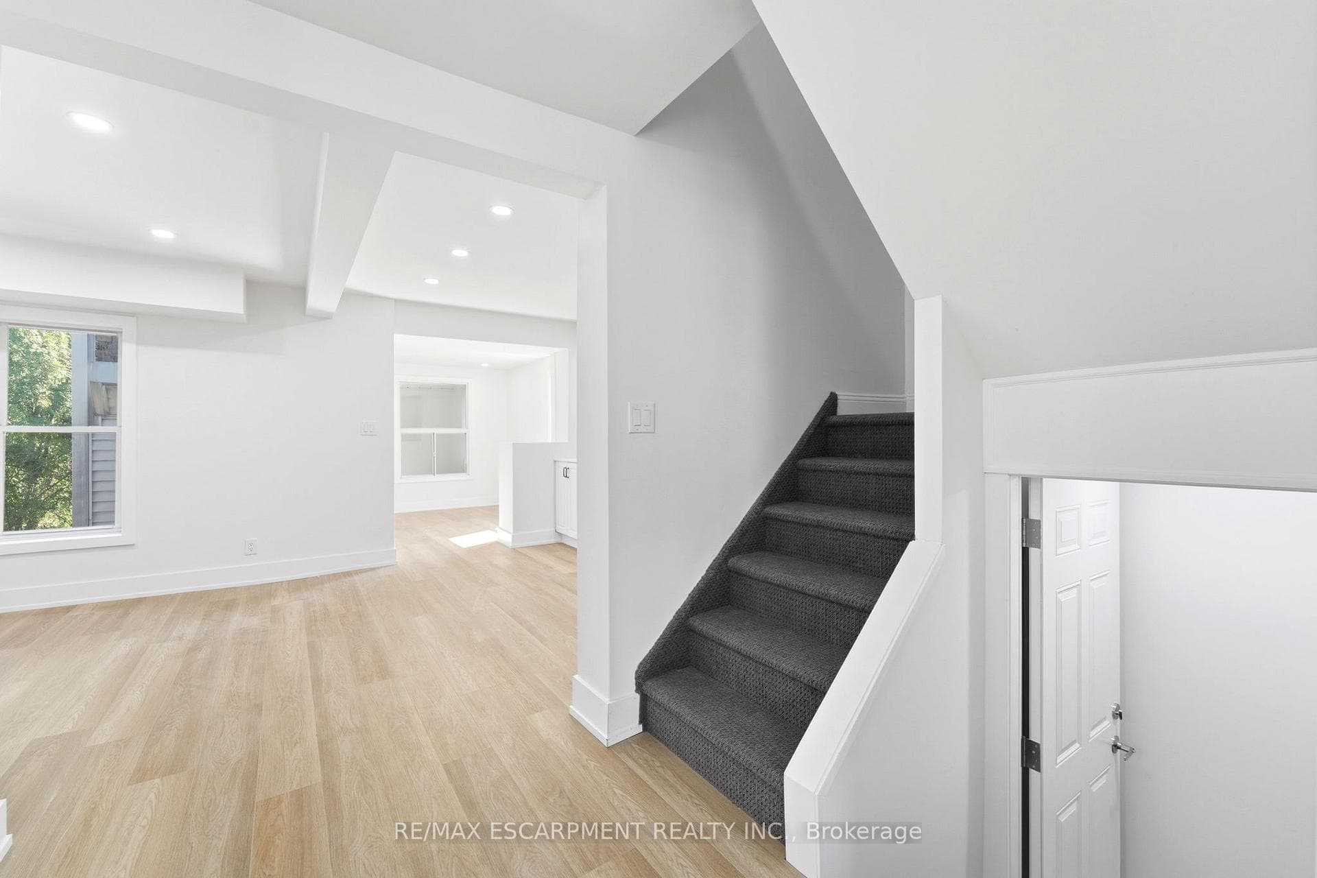 968 Main Street photo 14