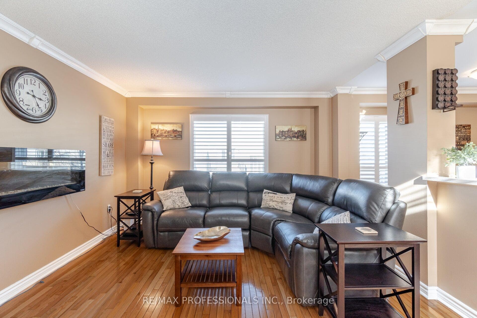 Living Rm-Hardwood Floors & California Shutters
