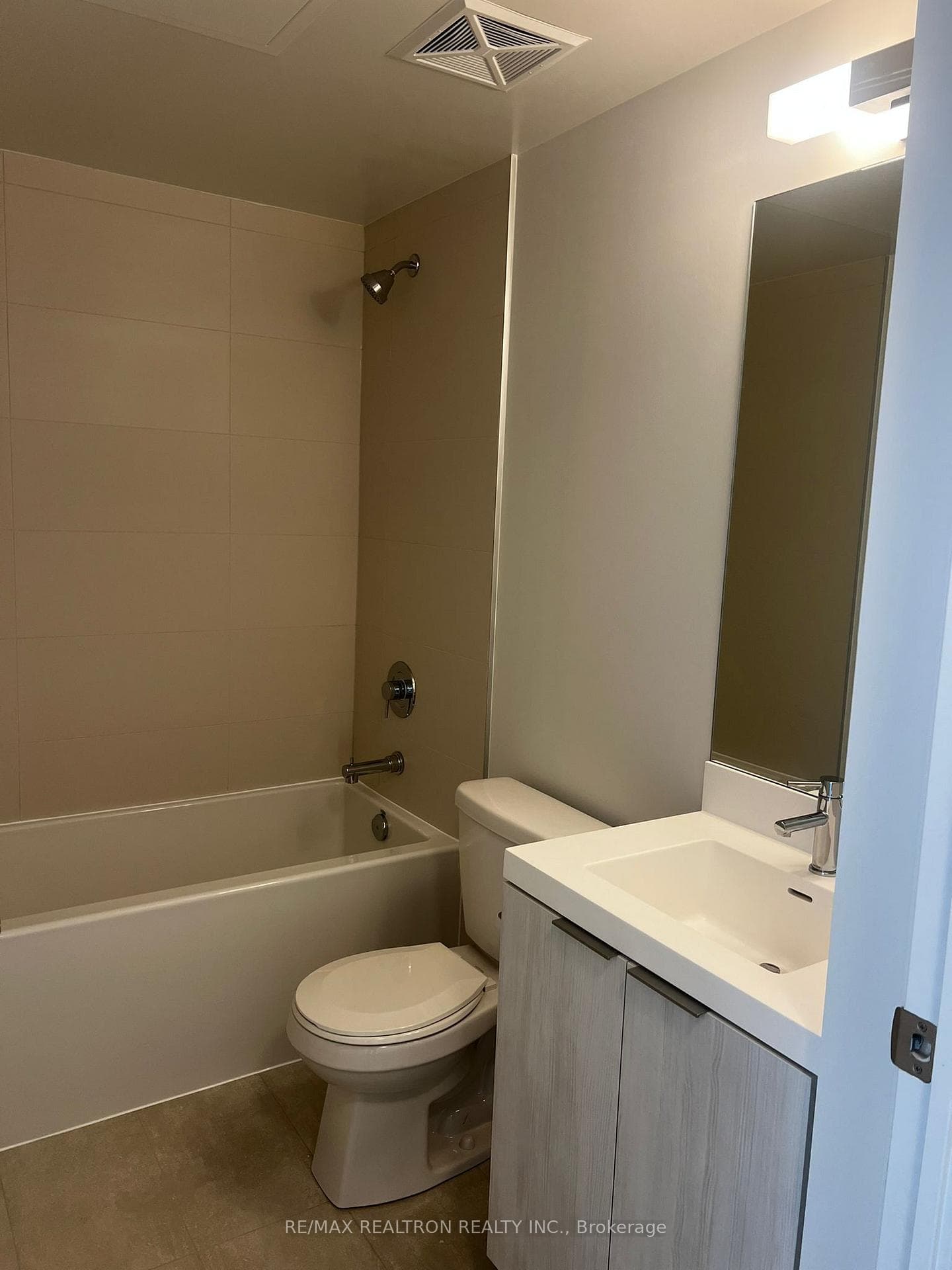8 Widmer Street Unit 3112 photo 10