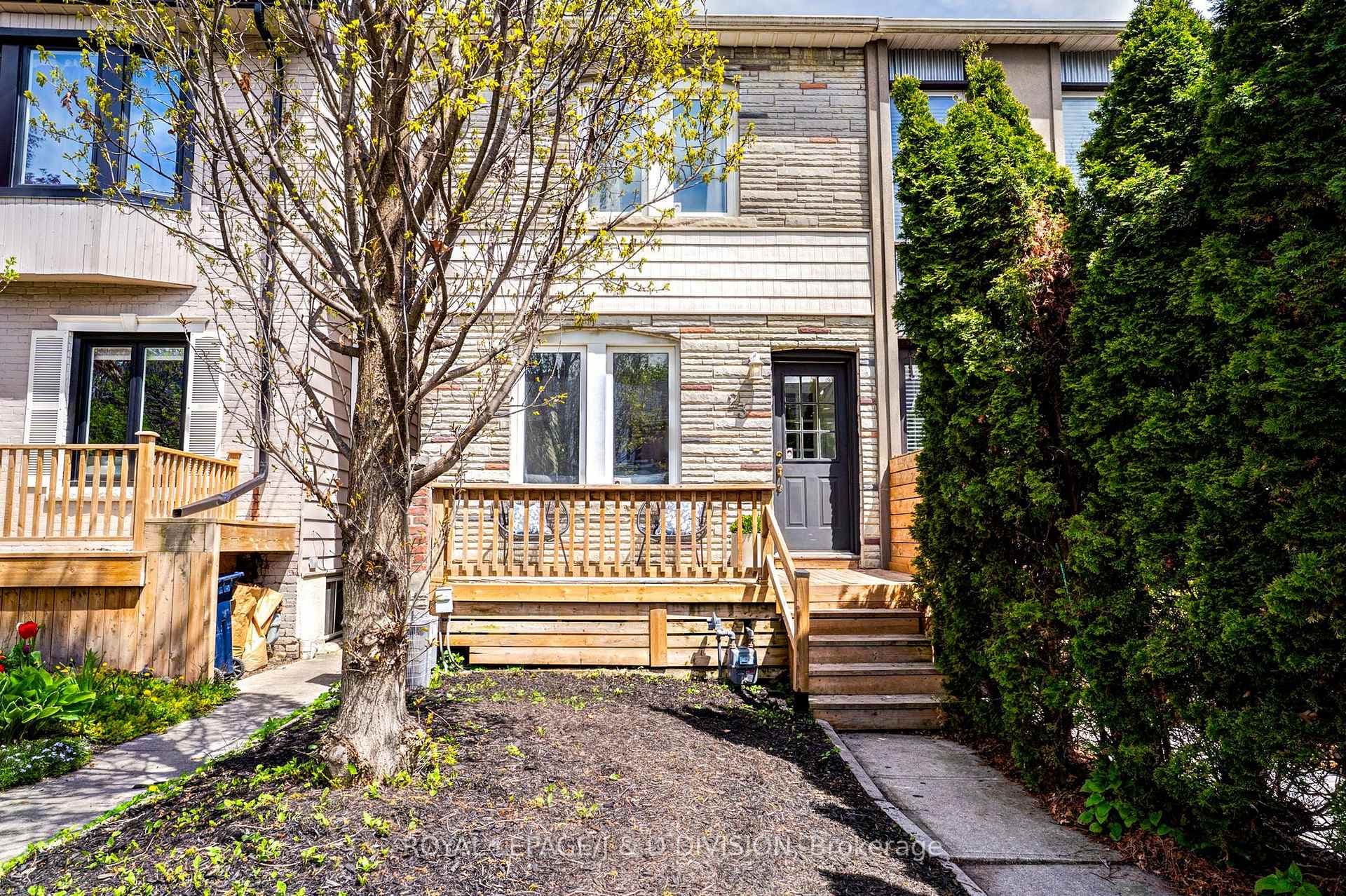 23 Empire Avenue photo 1