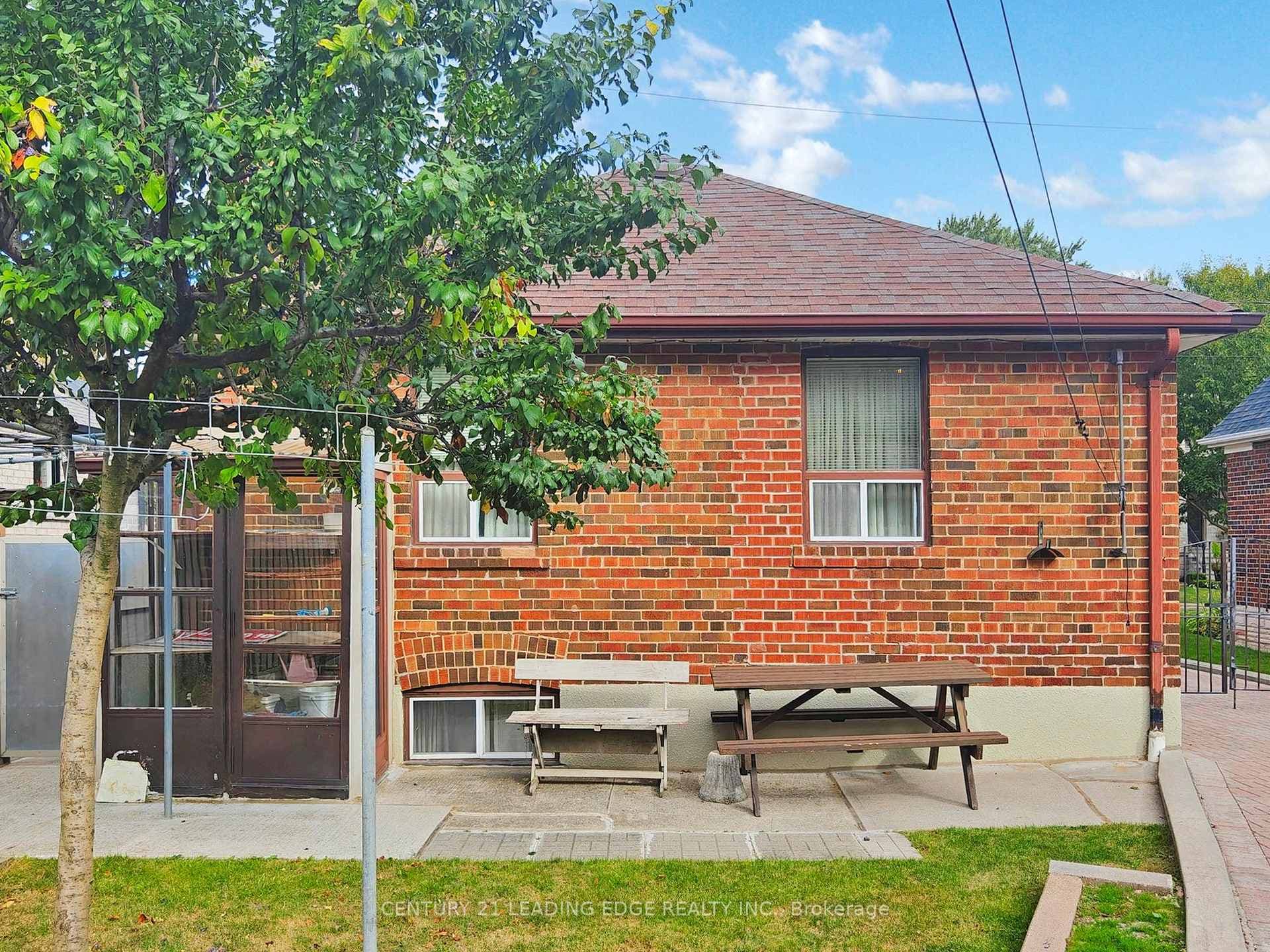33 Monarchdale Avenue photo 44